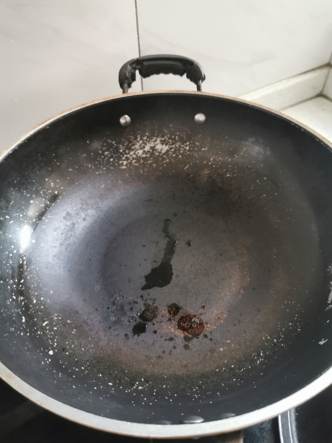 但是锅还能用,炒菜不行,蒸东西可以.