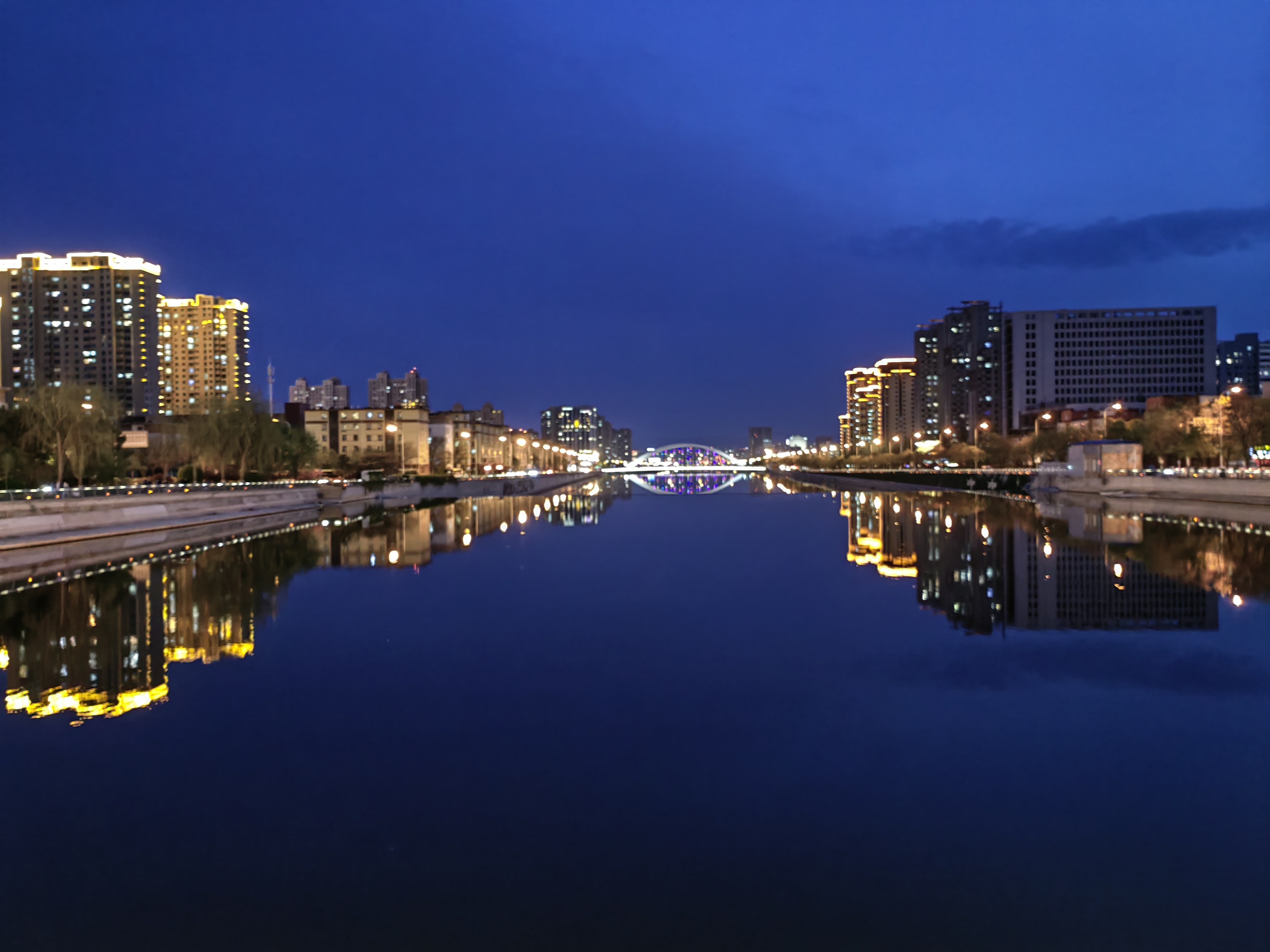 张家口清水河夜晚一景