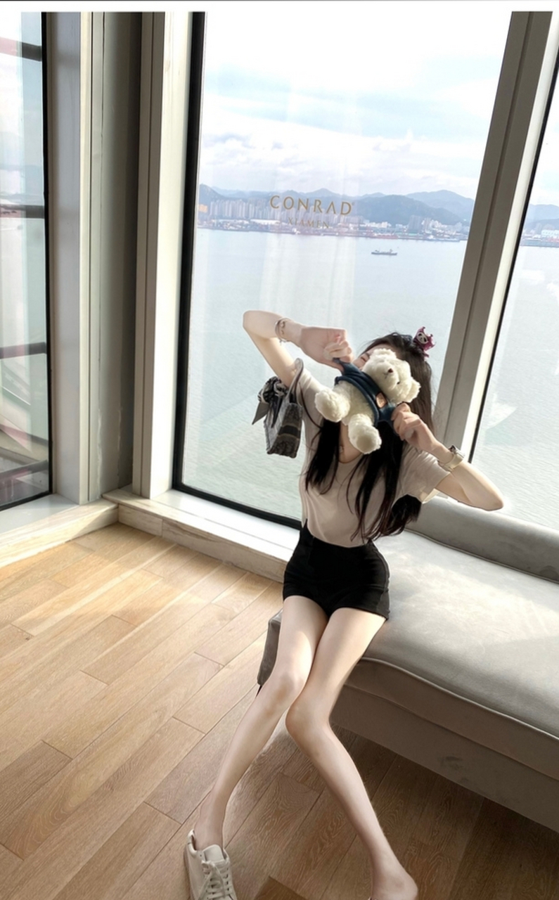 喜欢小熊还是喜欢我的美腿呀?