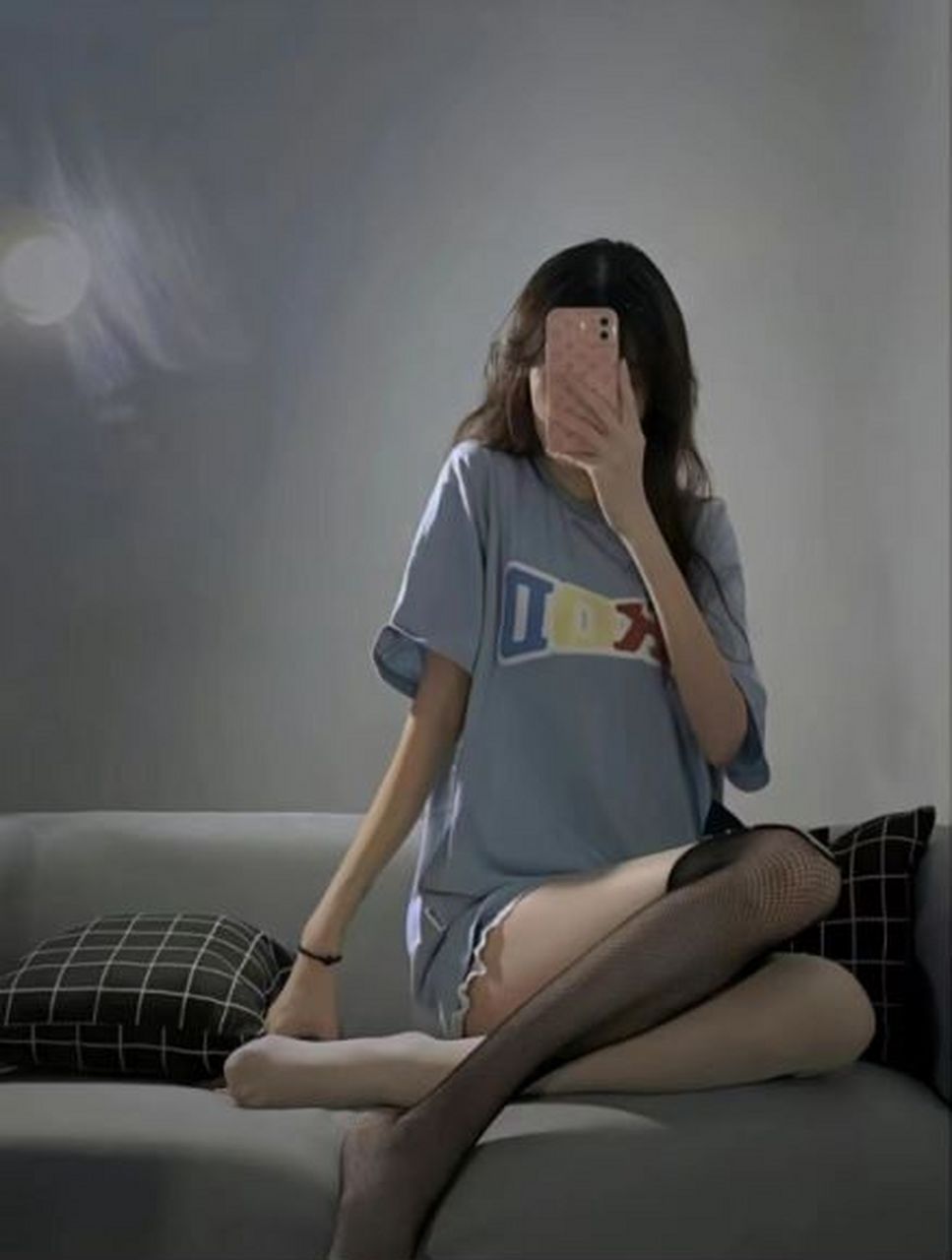 只有黑色丝袜才能展示我美丽的大长腿!