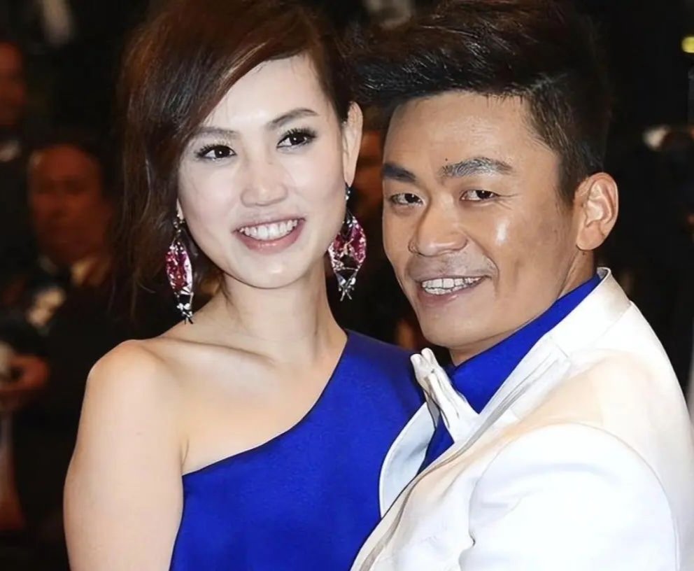 从王宝强娇妻到国民笑料,马蓉的悲剧人生是她母亲一手造成的,网友:这