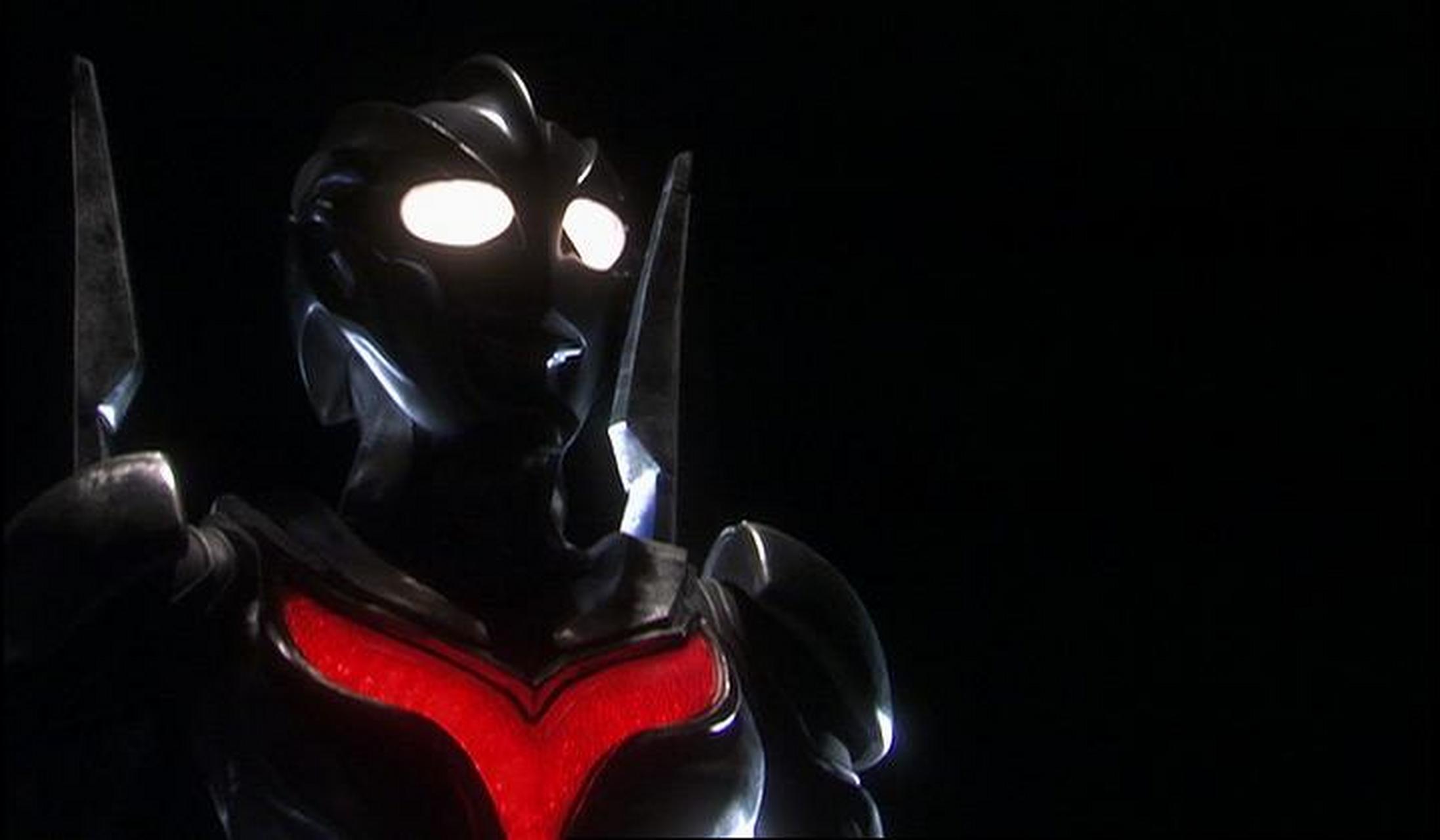 诺亚·奥特曼 年龄:35万岁以上 身高:50米(包含诺亚之翼后55米) 体重