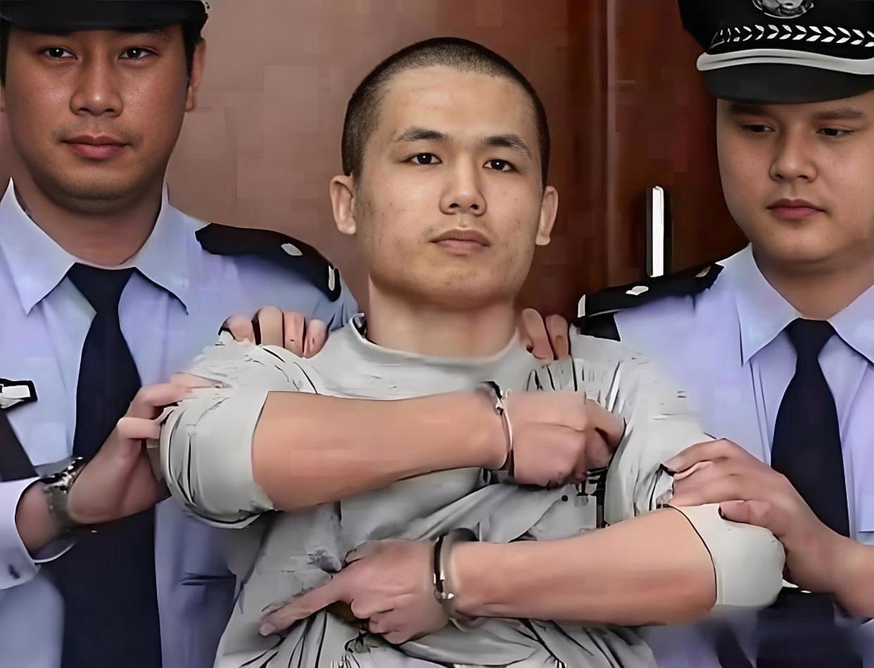 2013年,深圳市的民警李才坤被判处死刑