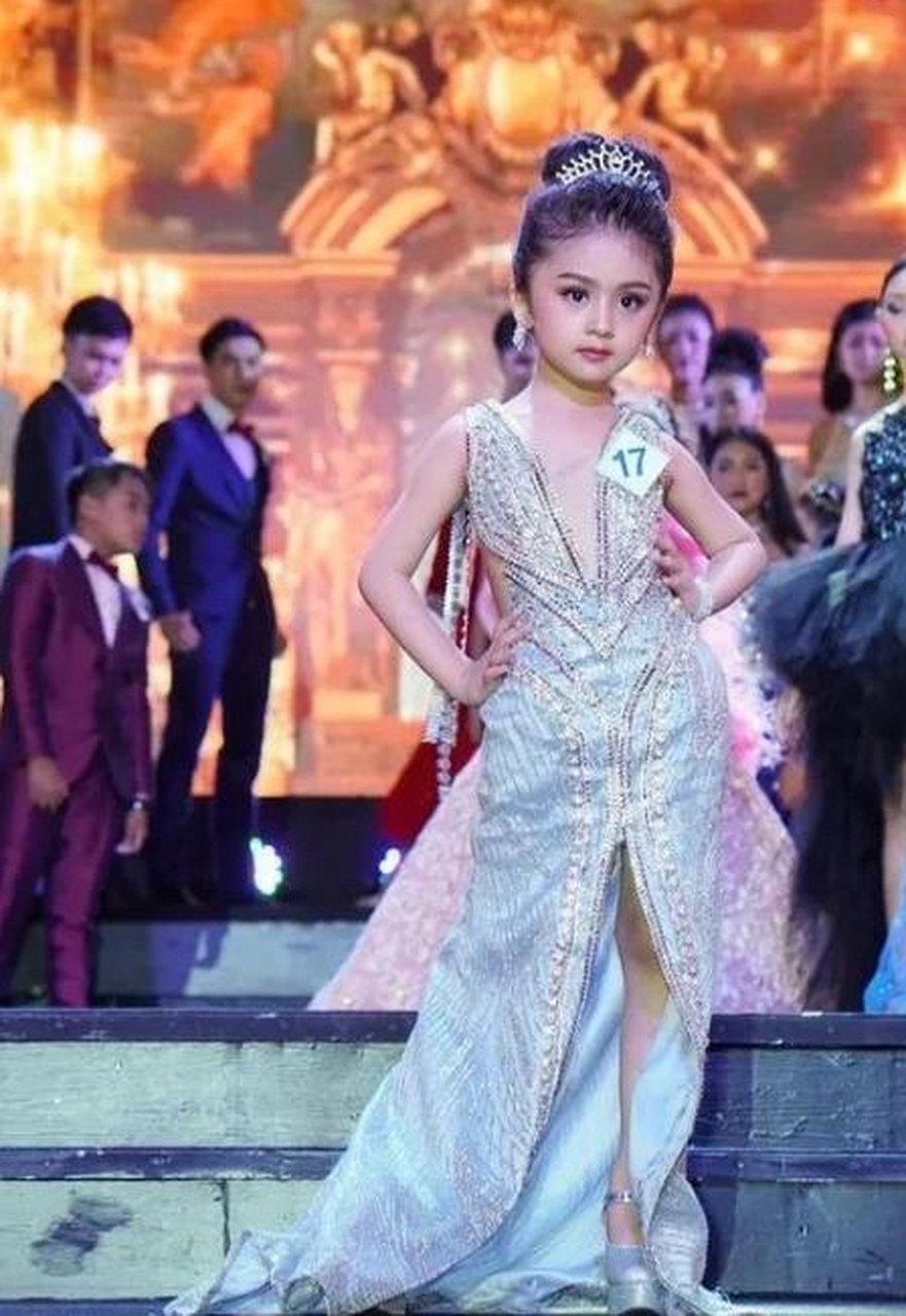 泰国的一个小童星,年纪不大,气场很强,长的还有点像杨幂