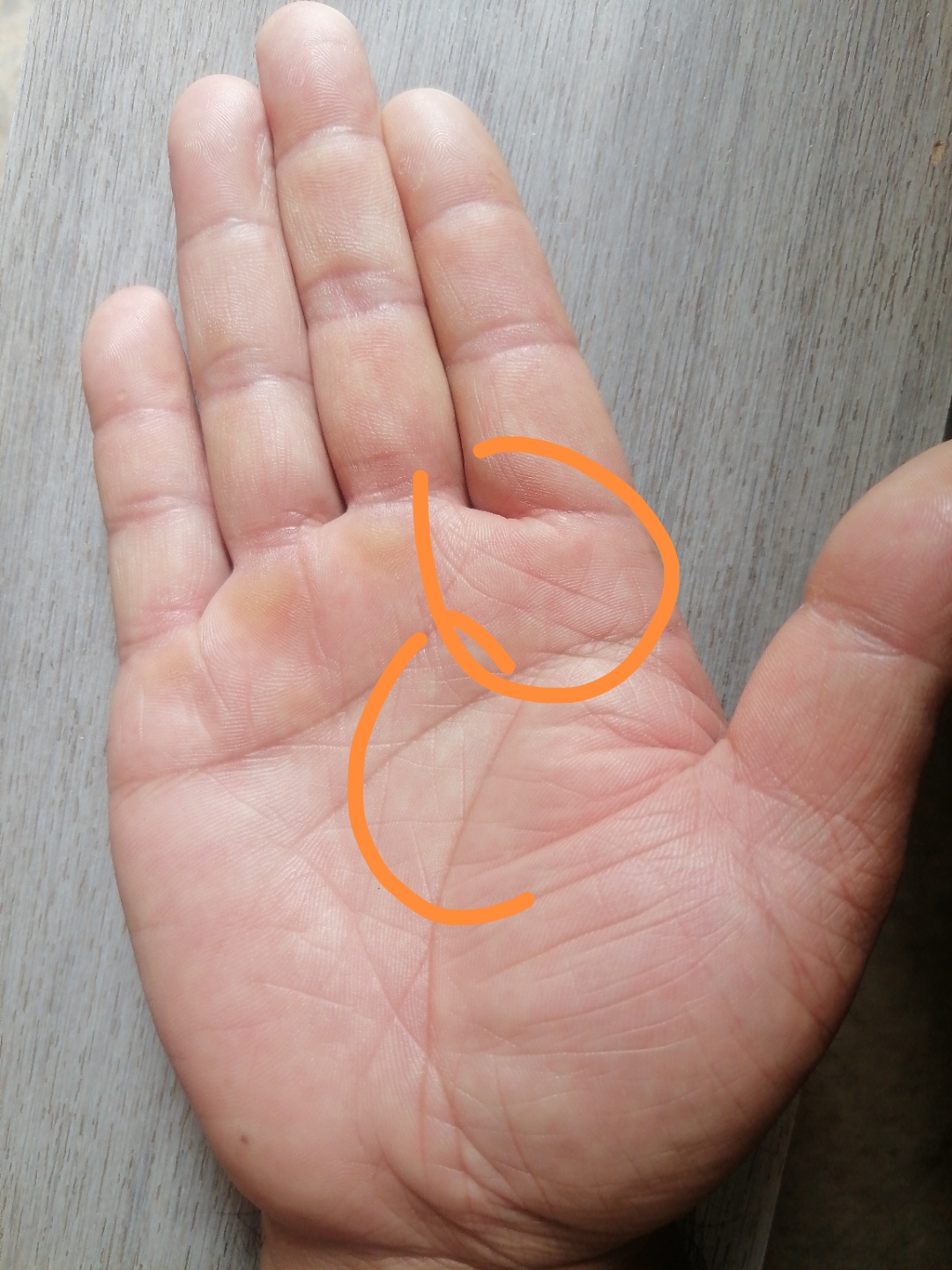 手有暴富纹,也有上升线的一位男生手相,暴富的几率很高