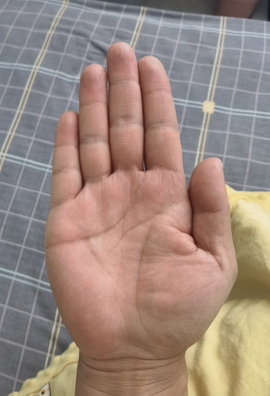 一位手掌很不错的男生