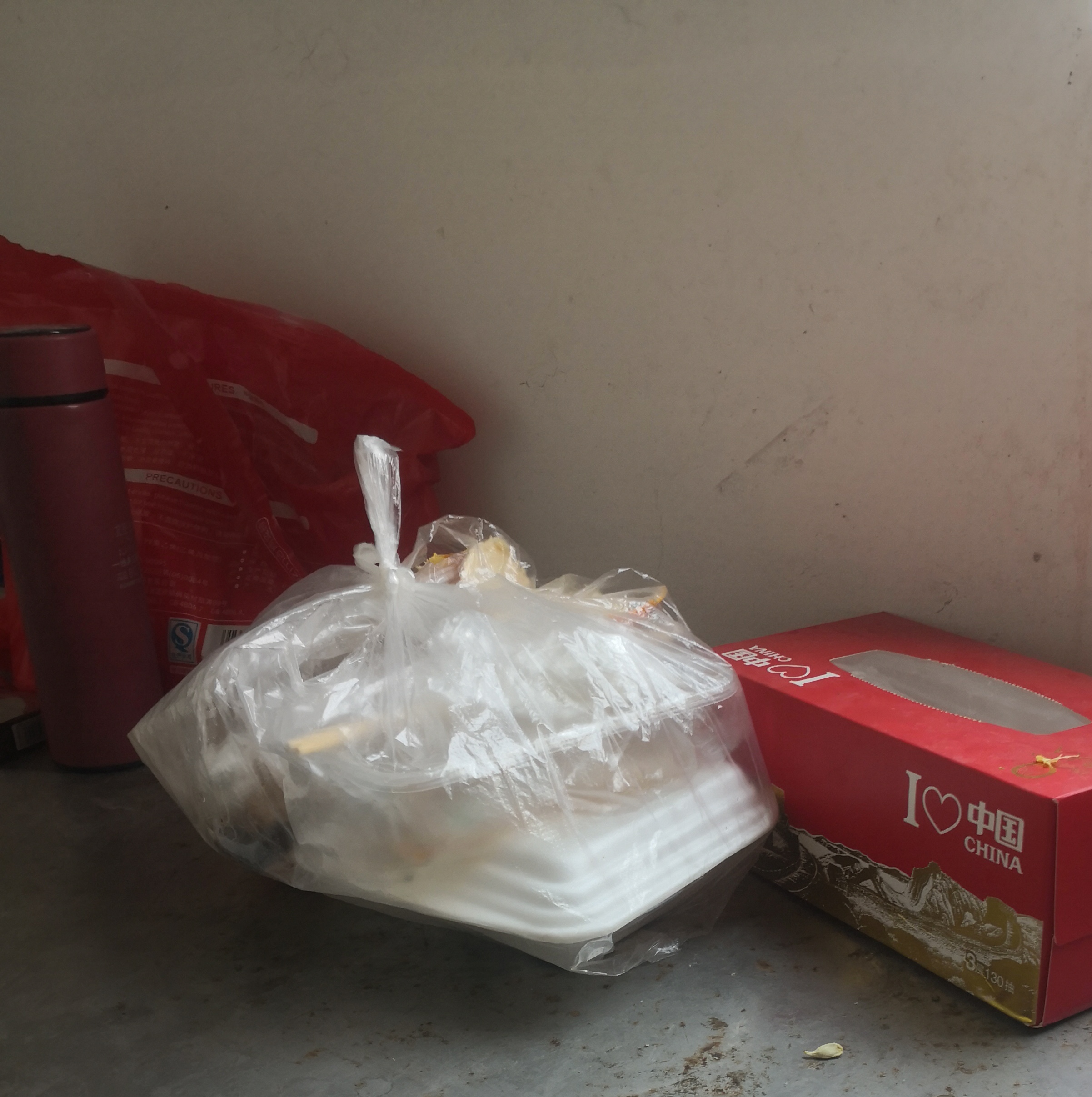 真的服了我们公司的员工了,天天吃快餐(因我们公司不包吃),看着都受不