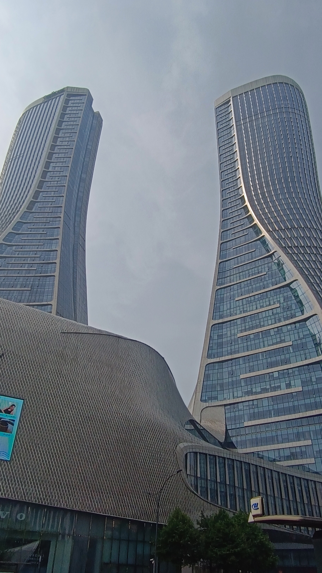 生活可以粗糙 岁月可以不温柔 人心也可以凉薄 但我