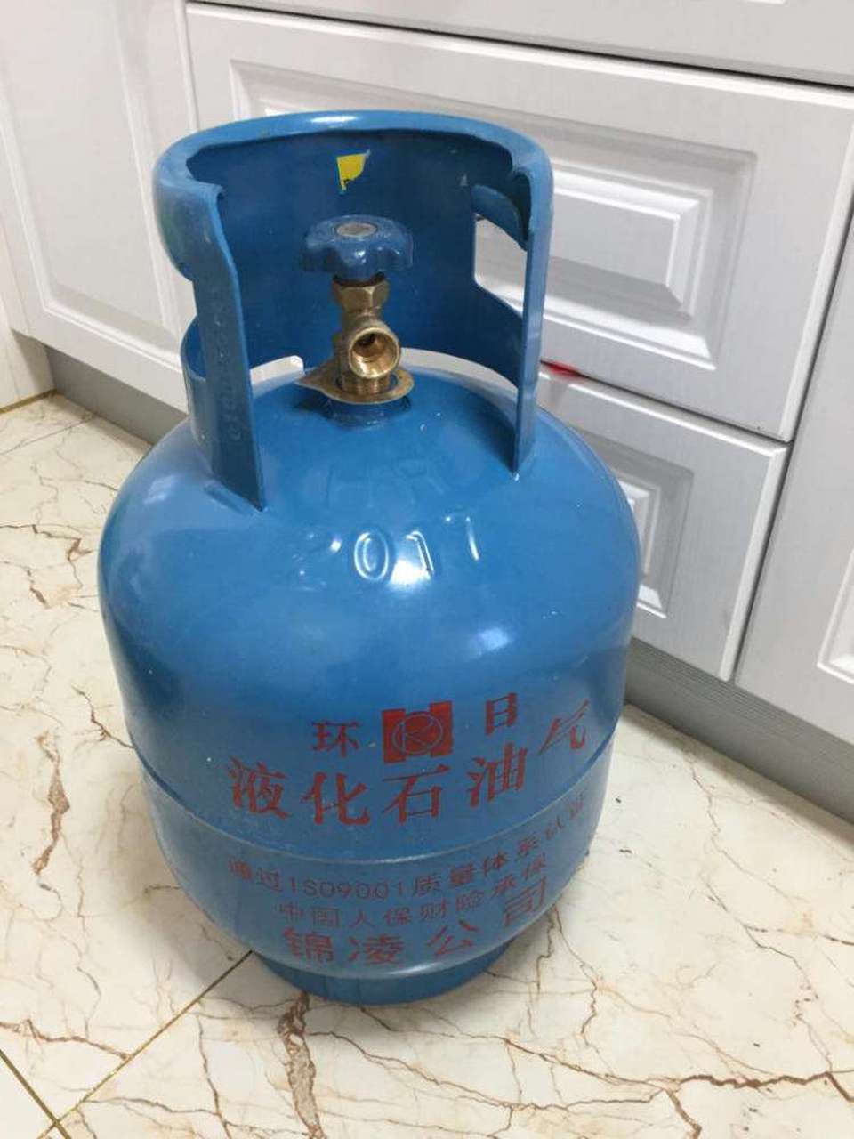 居家生活小妙招# 很多餐馆或者家庭都用煤气罐做饭 炒菜.