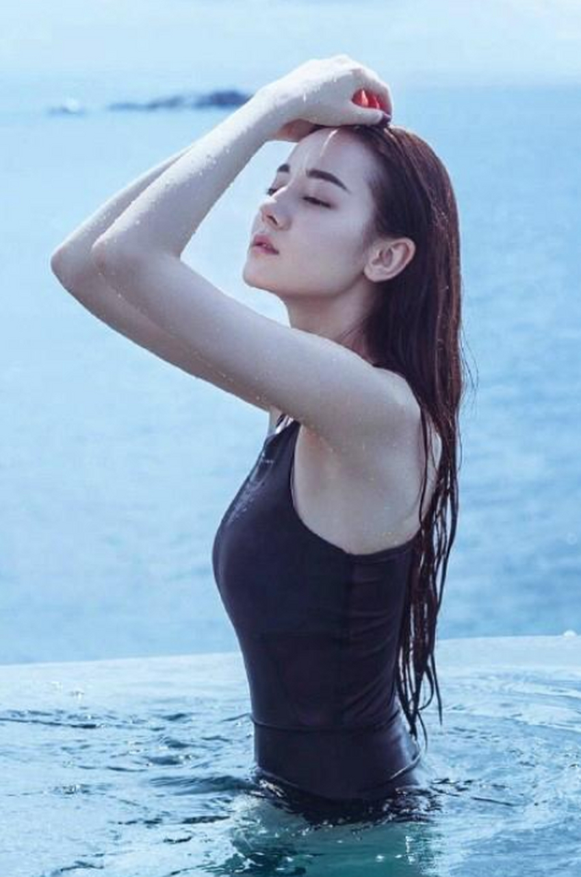 女星们的泳装照真是让人隔屏羡慕啊!你觉得谁更nice?#娱乐最前沿