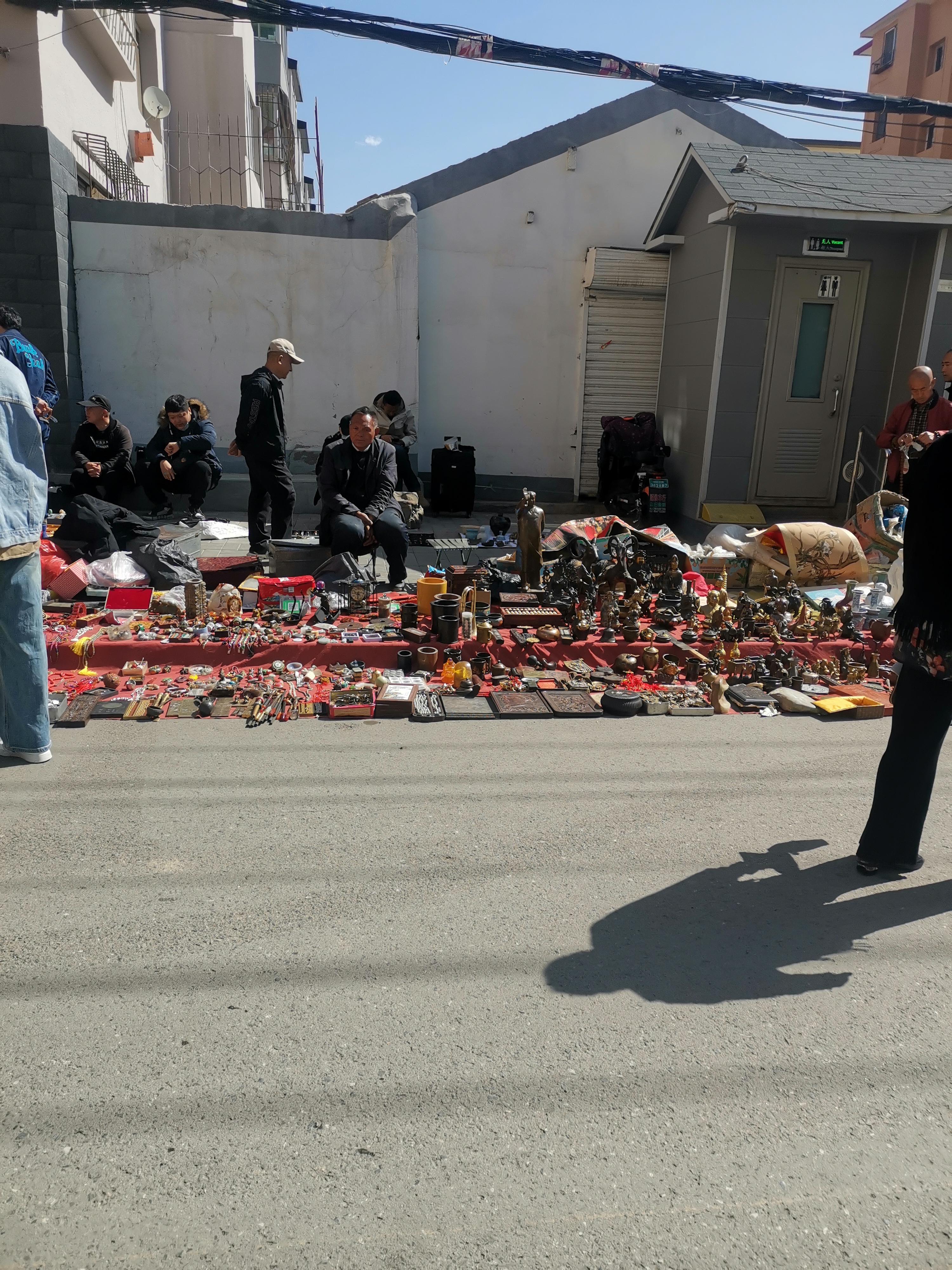 呼和浩特"潘家园":古玩淘宝的热闹集市  呼和浩特市的