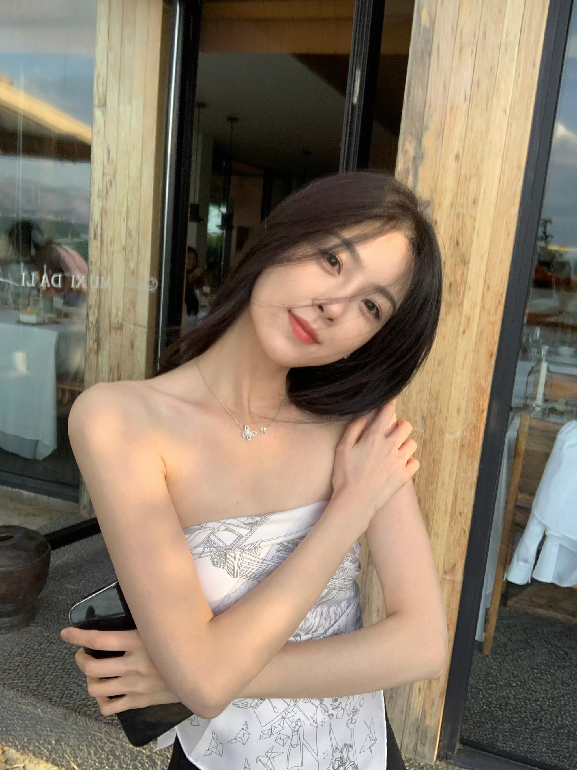 哇,这张照片里的姐姐好漂亮啊!