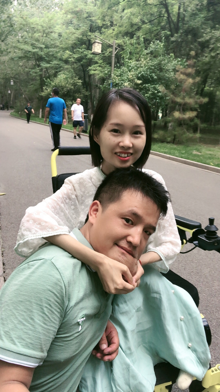 亲爱的朋友们,晚上七点半丑哥梅紫会在百家好看视频直播哦,欢迎新老