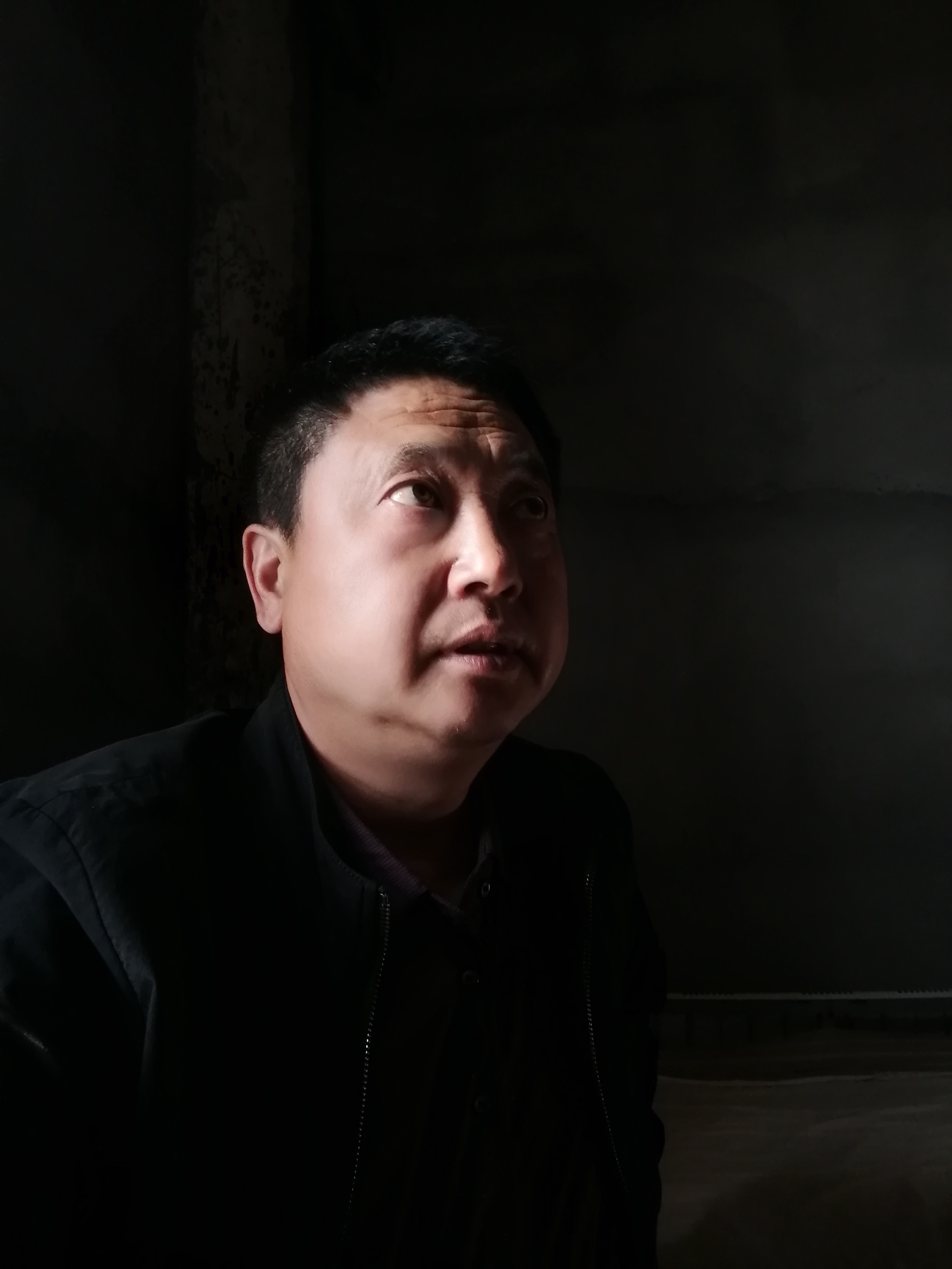 难眠之夜 剪断情丝愁云漫, 阴郁罩笼星不现