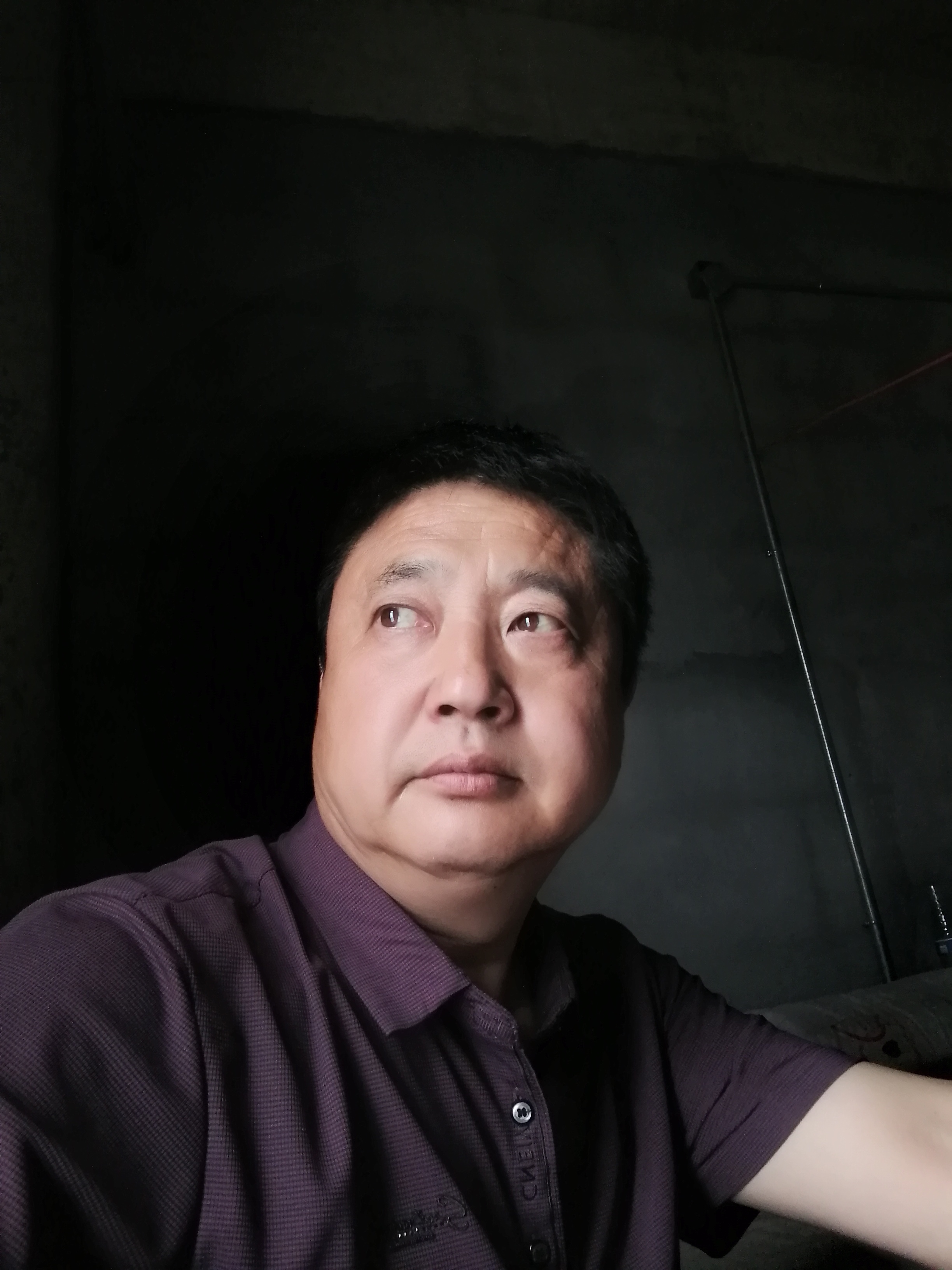 是他的严谨为孩子铺平前行的路.树不剪枝不成才,人不教导不成气