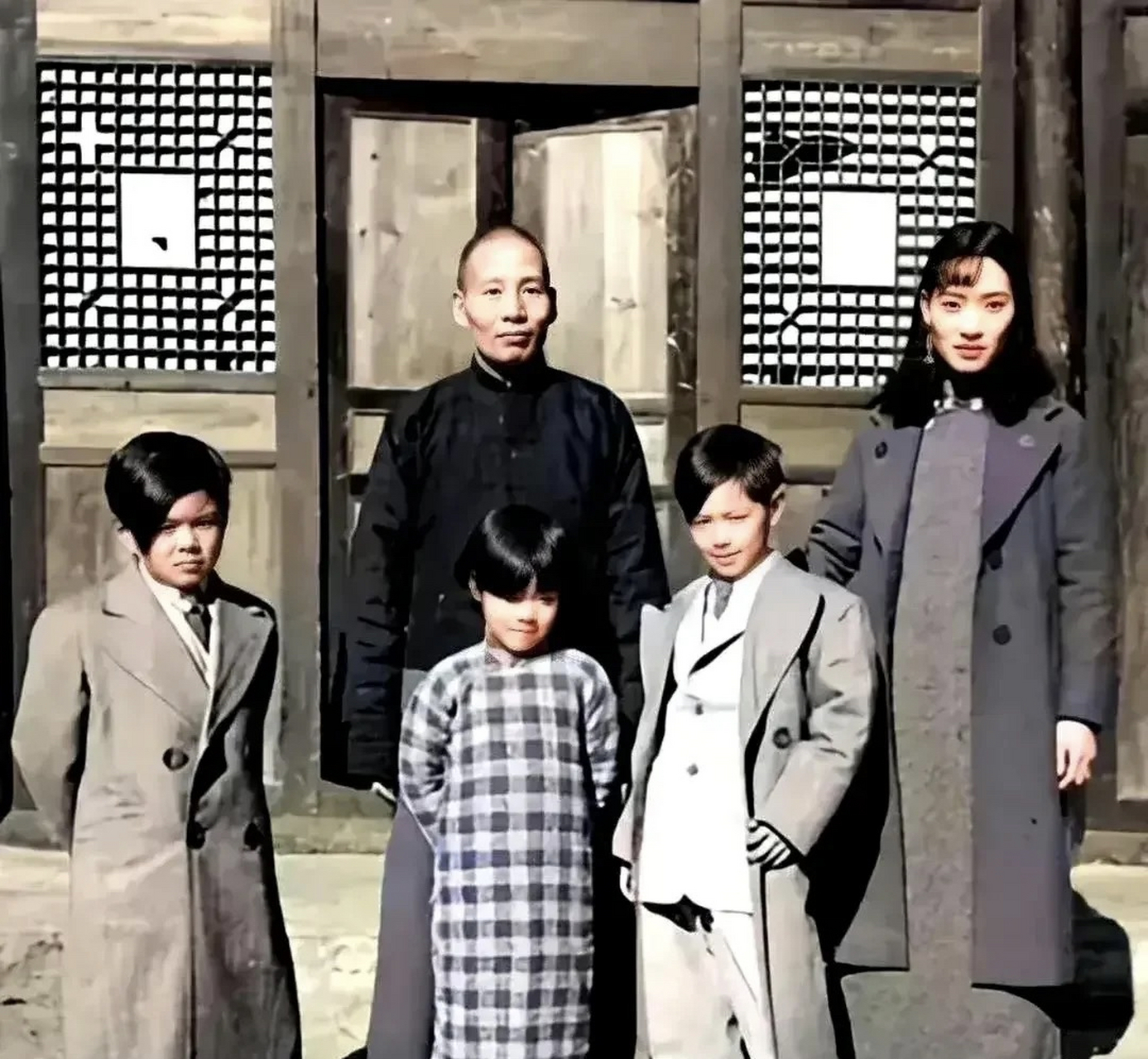 刘文辉老先生是中国正能量先驱.获得一方百姓拥戴,人称青天大老爷!