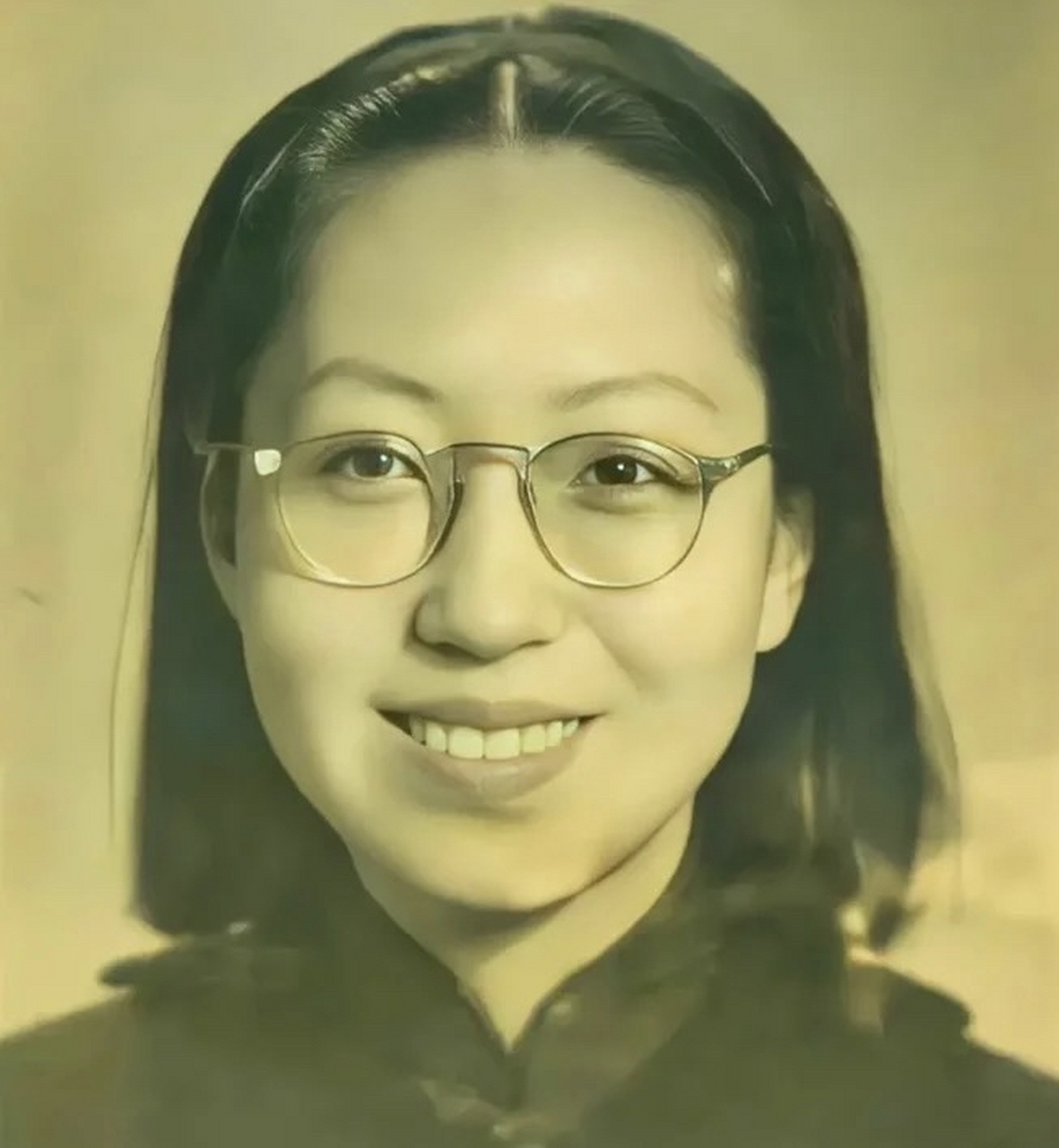 1939年大学生时期张爱玲,看起来文艺范十足,她在香港求学期间门门功课