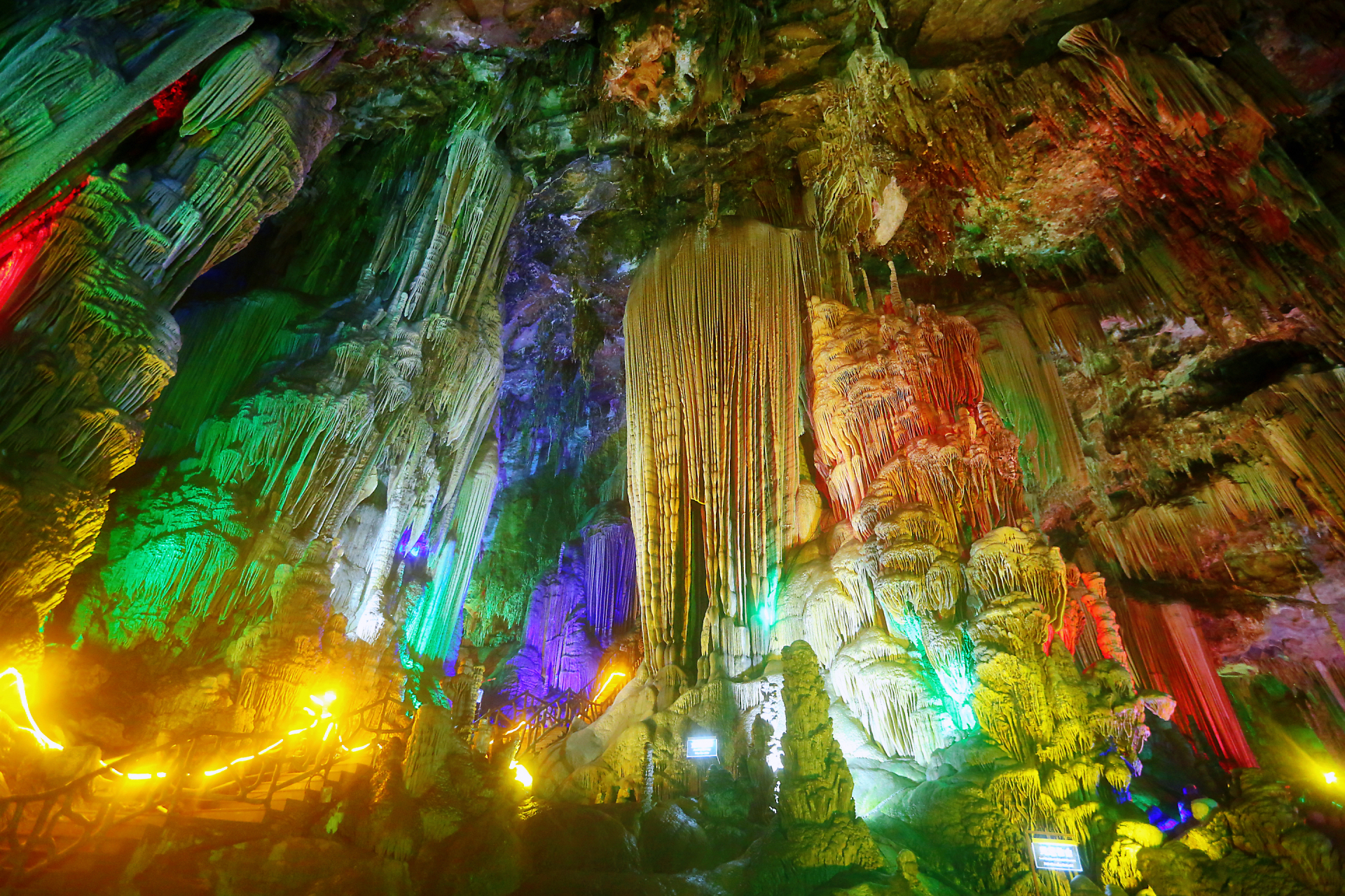 人生正当时# "龙宫仙境"位于崇左市大新县那岭乡那岭社区伏旧屯,离