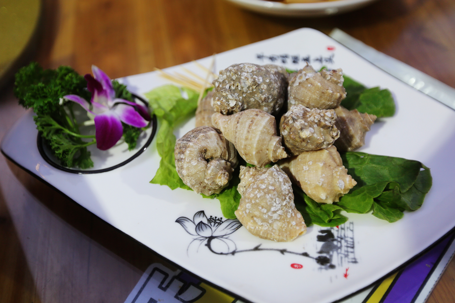 三门是一个海鲜遍地的地方,一直以来,三门人对海鲜的热爱就刻在了dna