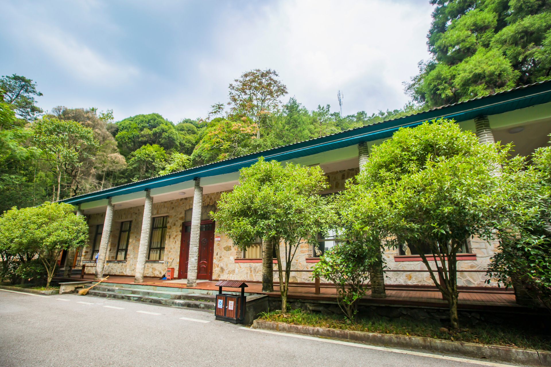 暑期研学之旅# 『大茅山』位于江西省上饶市德兴市境内,主峰海拔1392