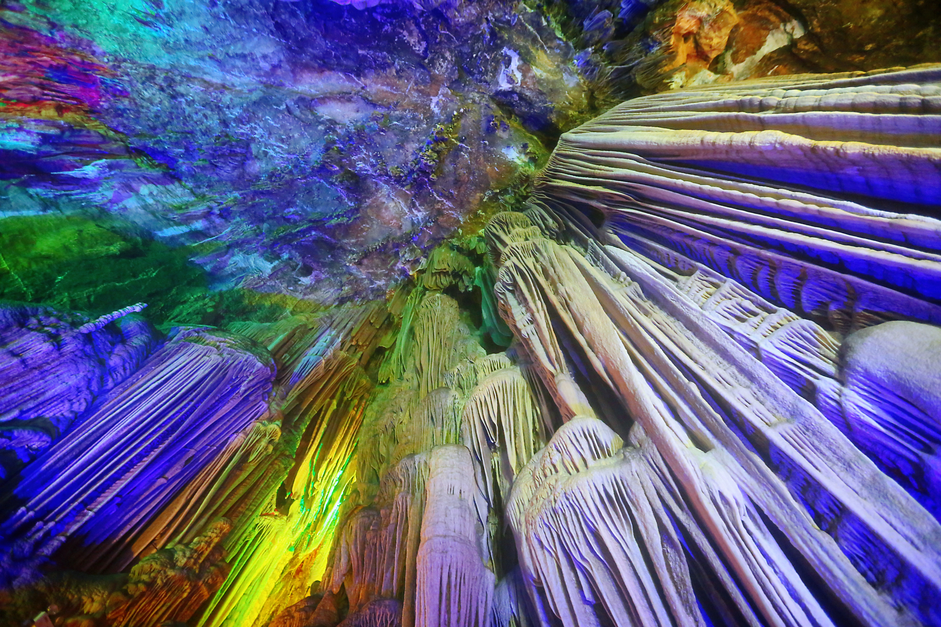 人生正当时# "龙宫仙境"位于崇左市大新县那岭乡那岭社区伏旧屯,离