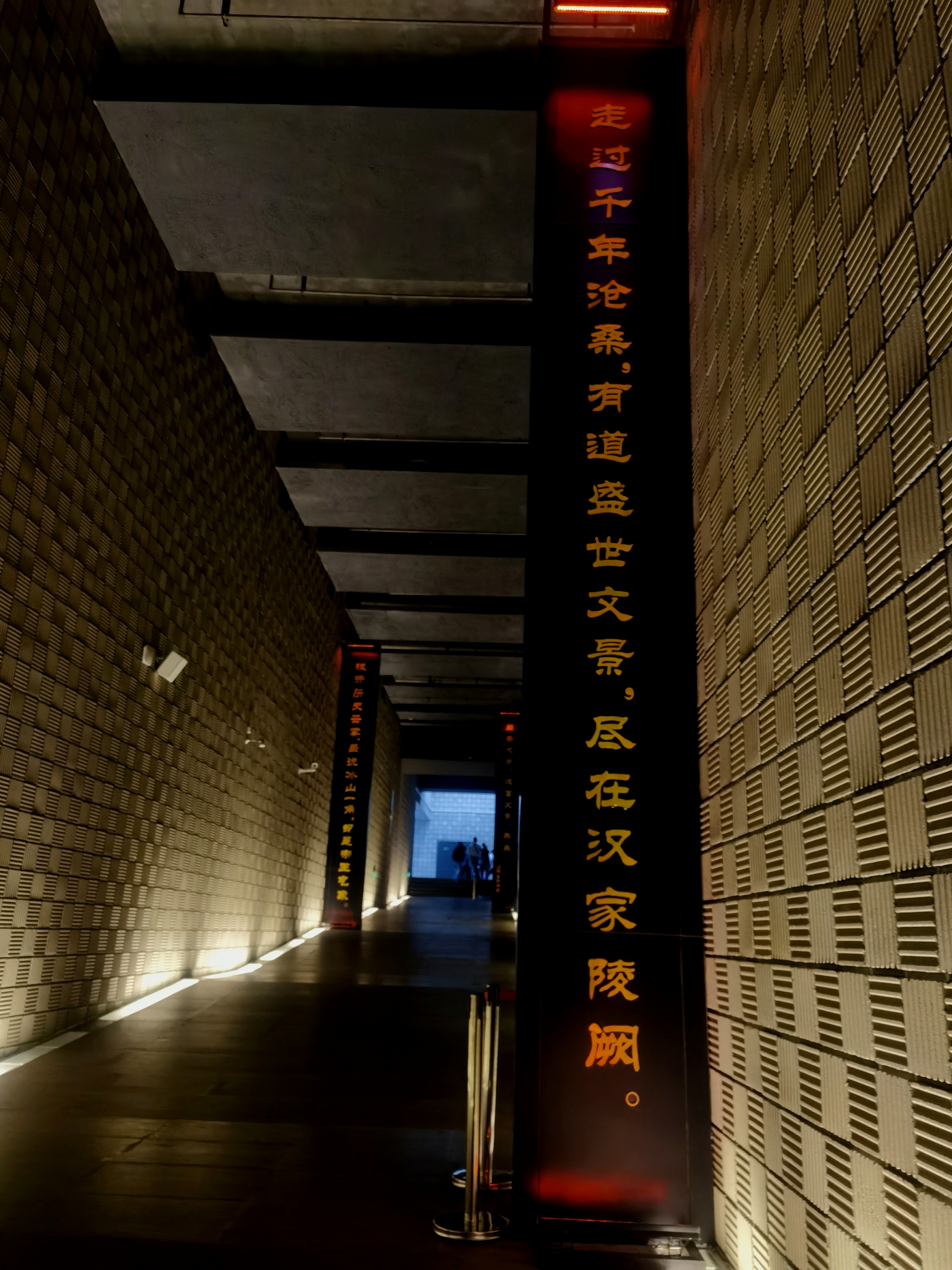 汉景帝阳陵博物院,位于西安市北郊渭河之畔,是一座考古遗址类博物馆.