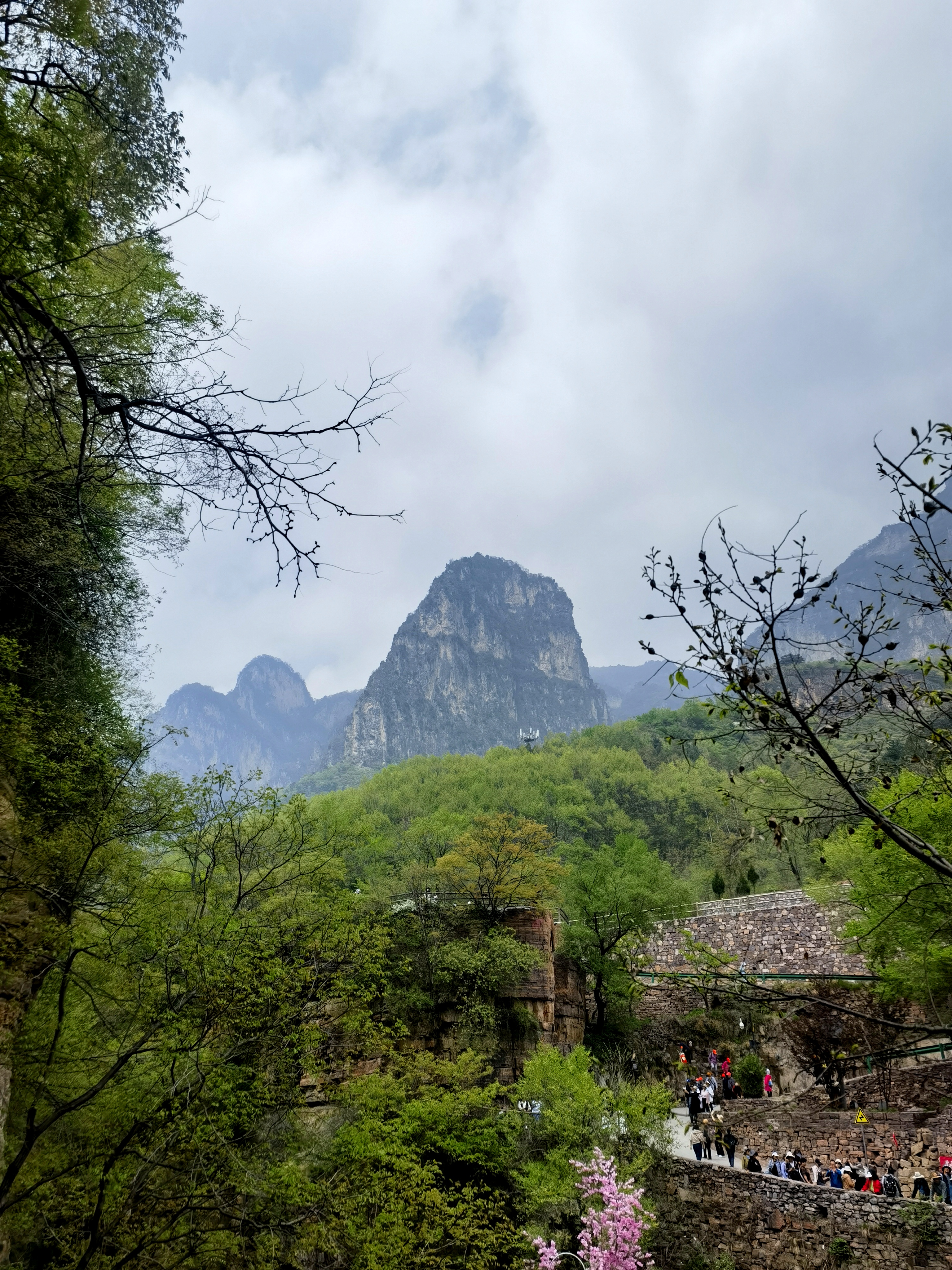 万仙山于1990年确定为"河南省风景名胜区",2008年7月景区成立了河南