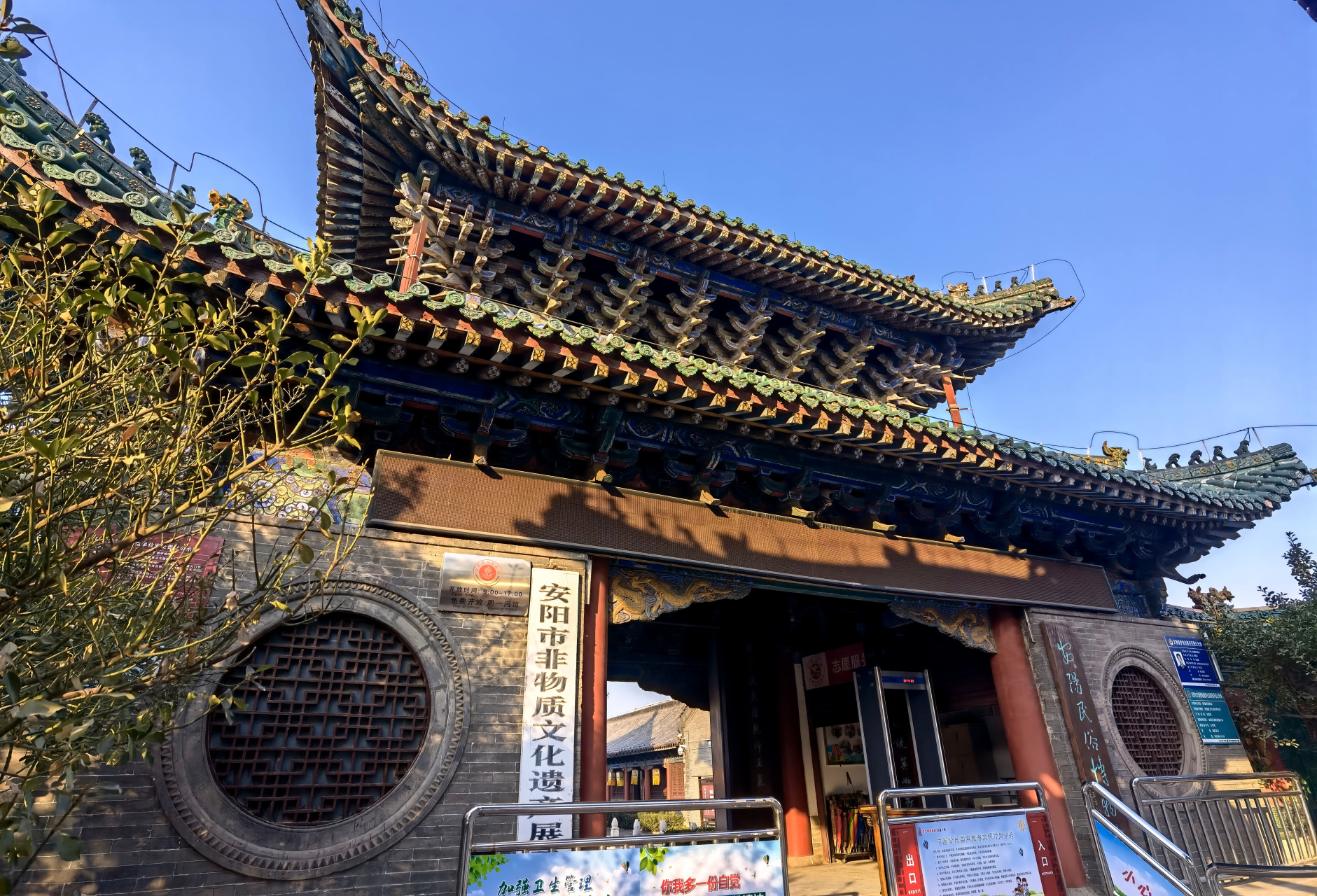 彰德府城隍庙位于安阳老城内鼓楼东街6号,又名威灵公庙,现为安阳盟鬃