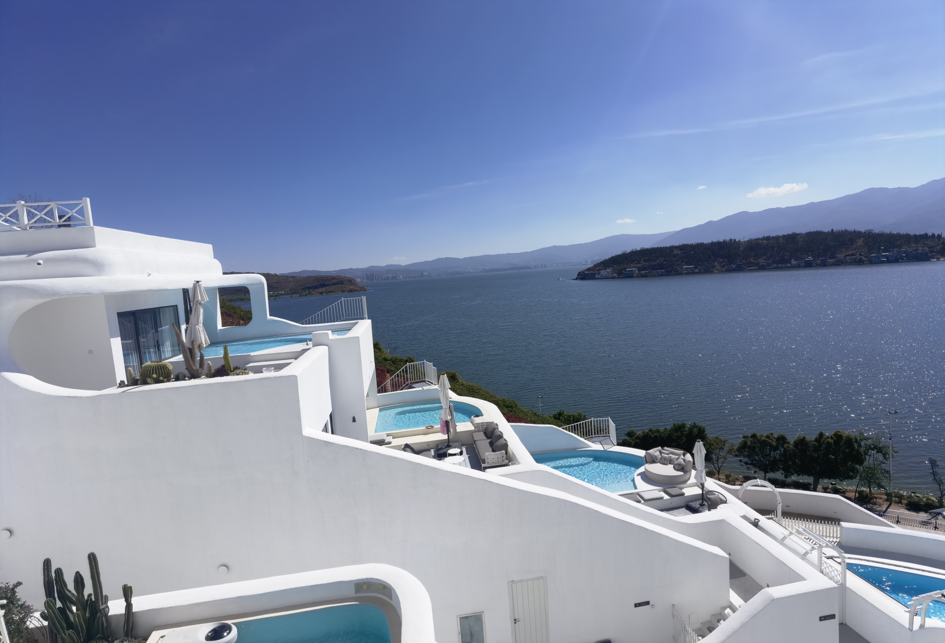 大理圣托里尼位于大理海东镇理想邦度假小镇. 1,这里拍照确实能出片!