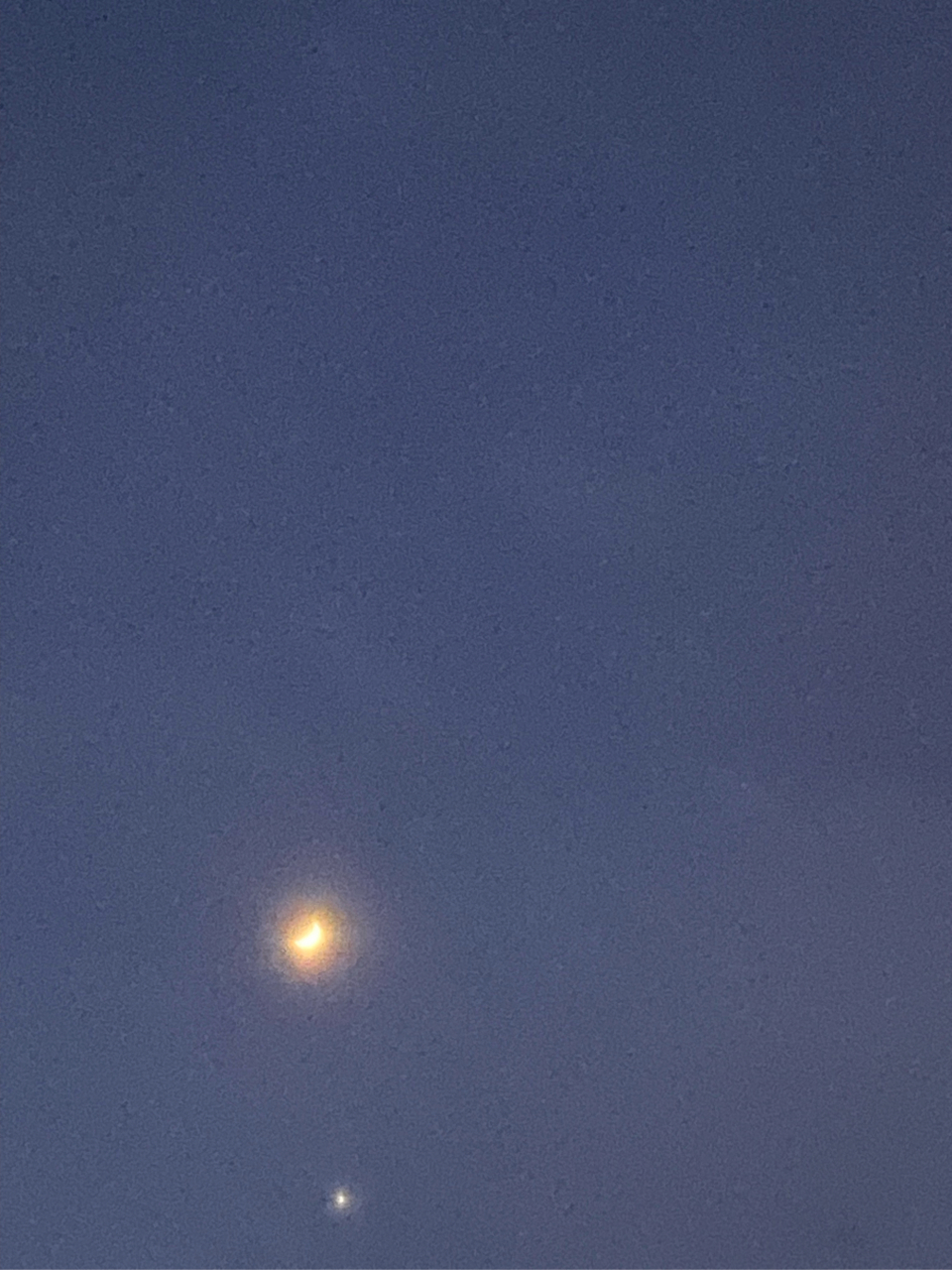 月亮下方的星星,叫什么星星?