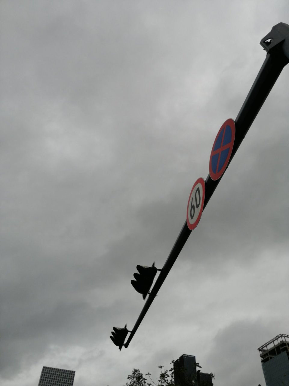 2020/8/1日坐标深圳南山西丽悦方广场 今天一天有雨,从上午到现在一阵