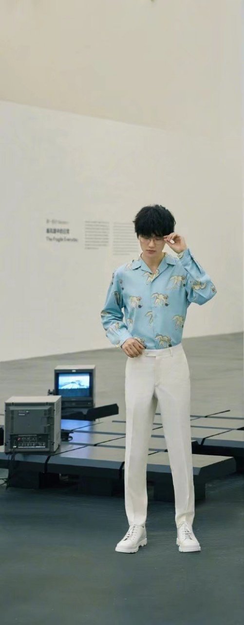 许嵩# #明星穿搭# #明星# 许嵩男人装