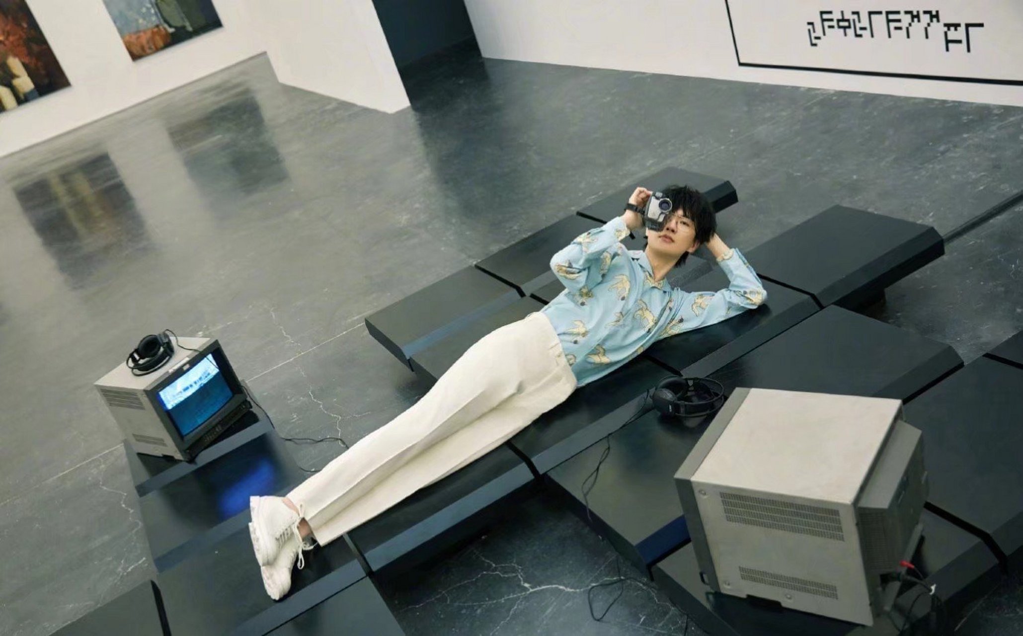 许嵩# #明星穿搭# #明星# 许嵩男人装