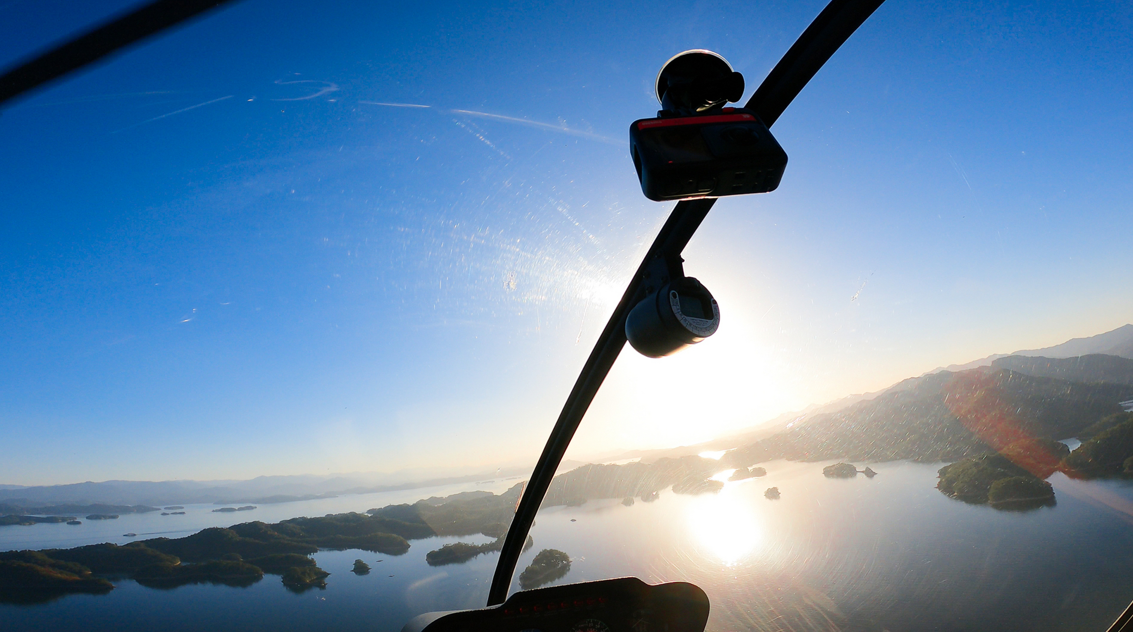 现在只要198元就能坐直升机,还送一次红叶