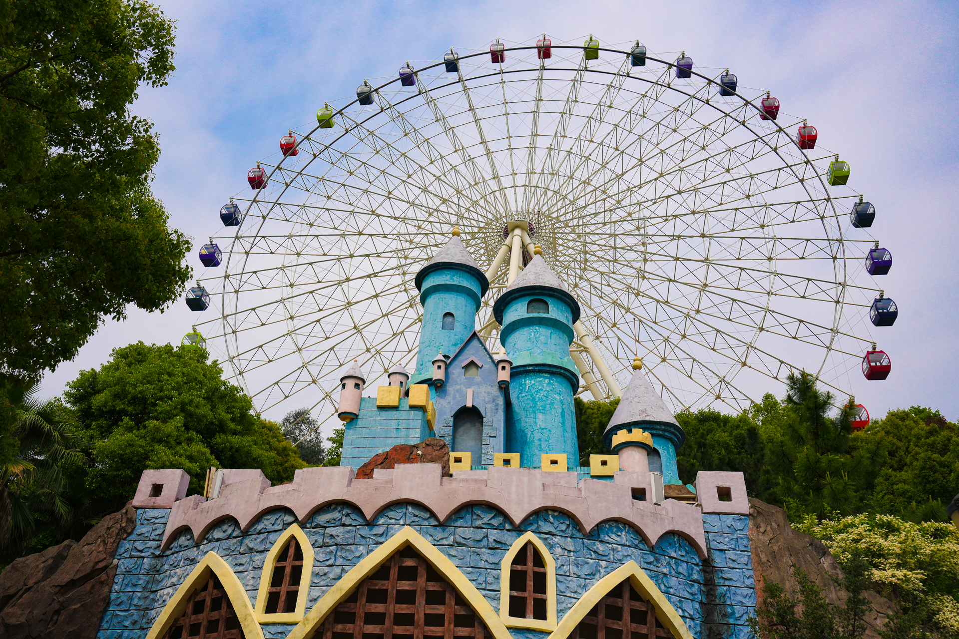 门票已经包含里面很多项目的费用了还是很划算的.