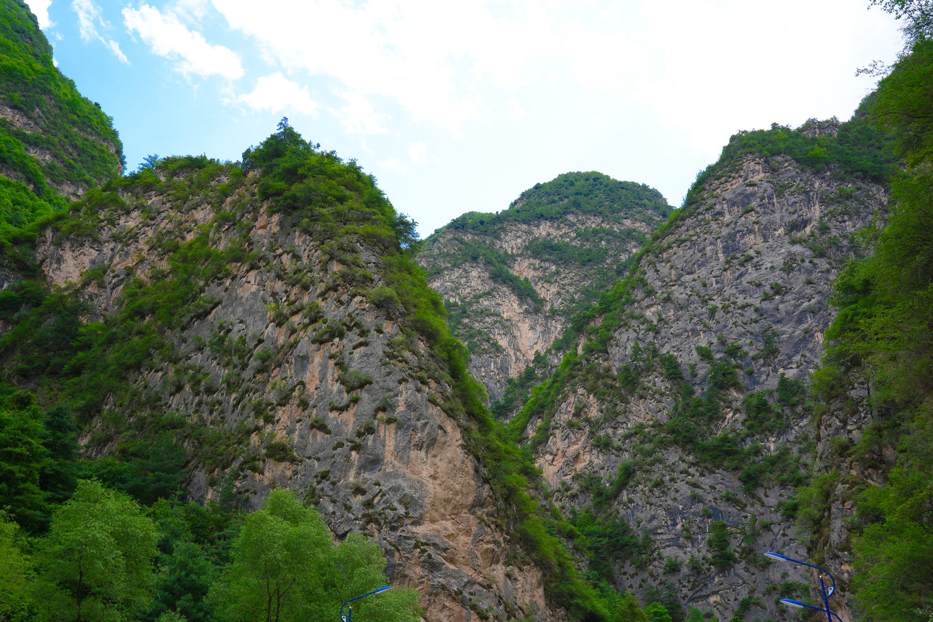 貴清峽位於甘肅省漳縣貴清山國家級森林公園景區內,是一條南北長8公里