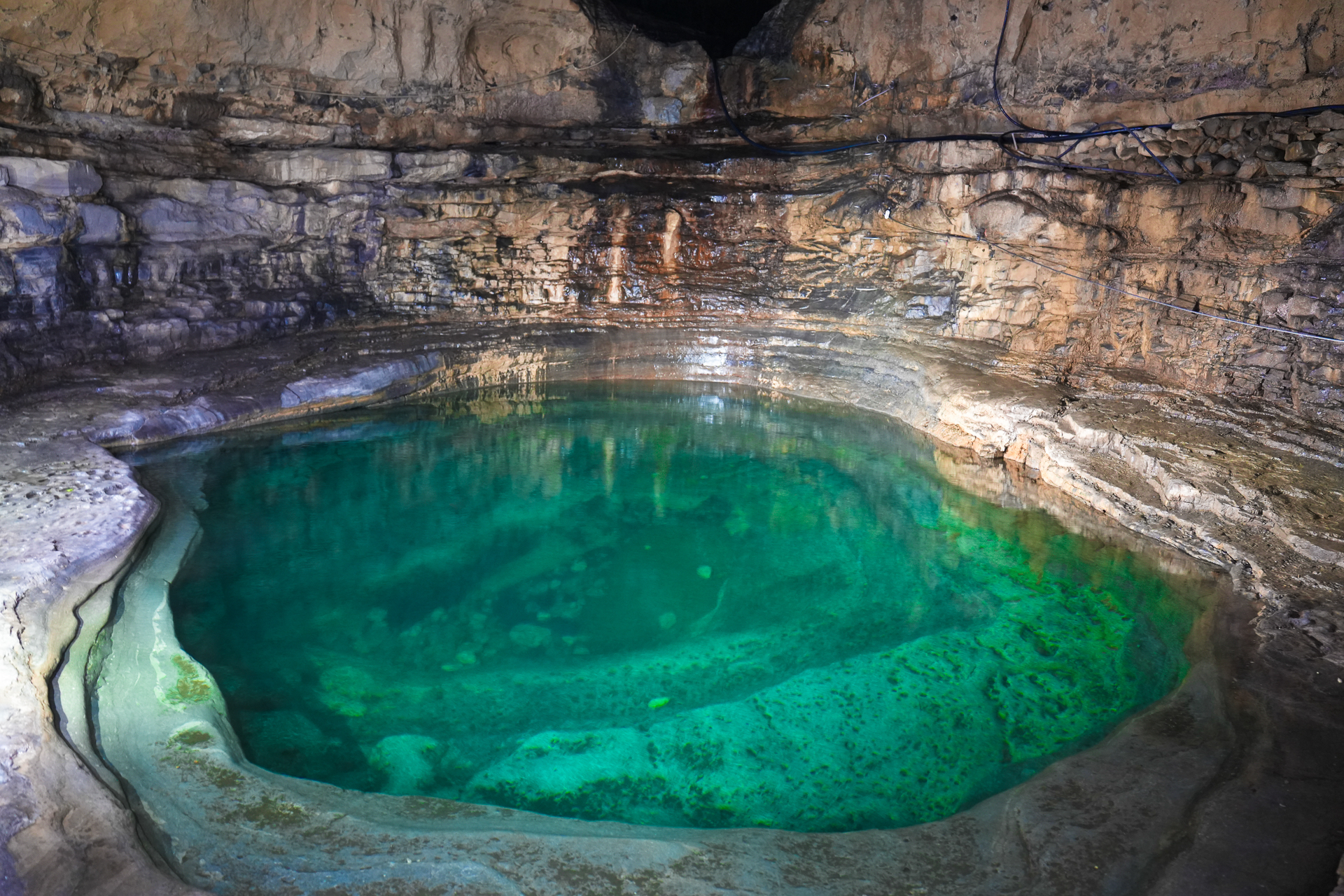 第一次来到贵州绥阳十二背后景区双河洞,其实是一条地下河谷,在地层