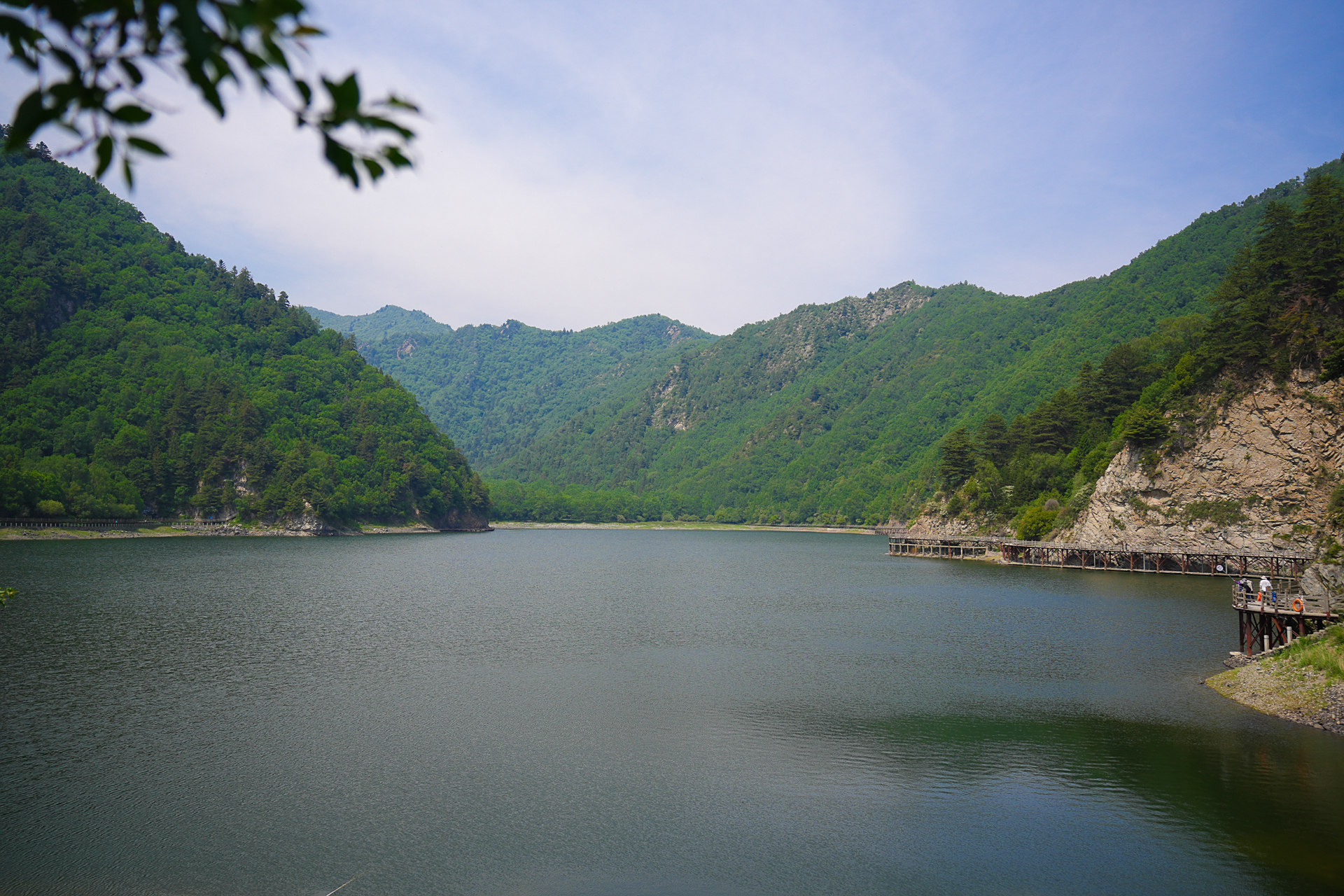 孟达天池|青藏高原 在青海循化有一个小众旅游地,被誉为青藏高原上的"