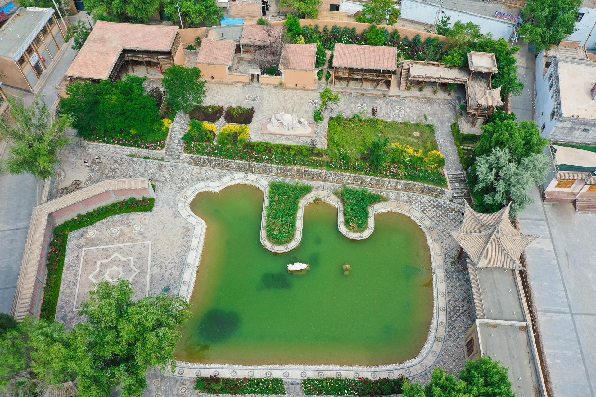 骆驼泉位于青海省循化撒拉族自治县,骆驼泉有一个美丽的传说,骆驼泉是