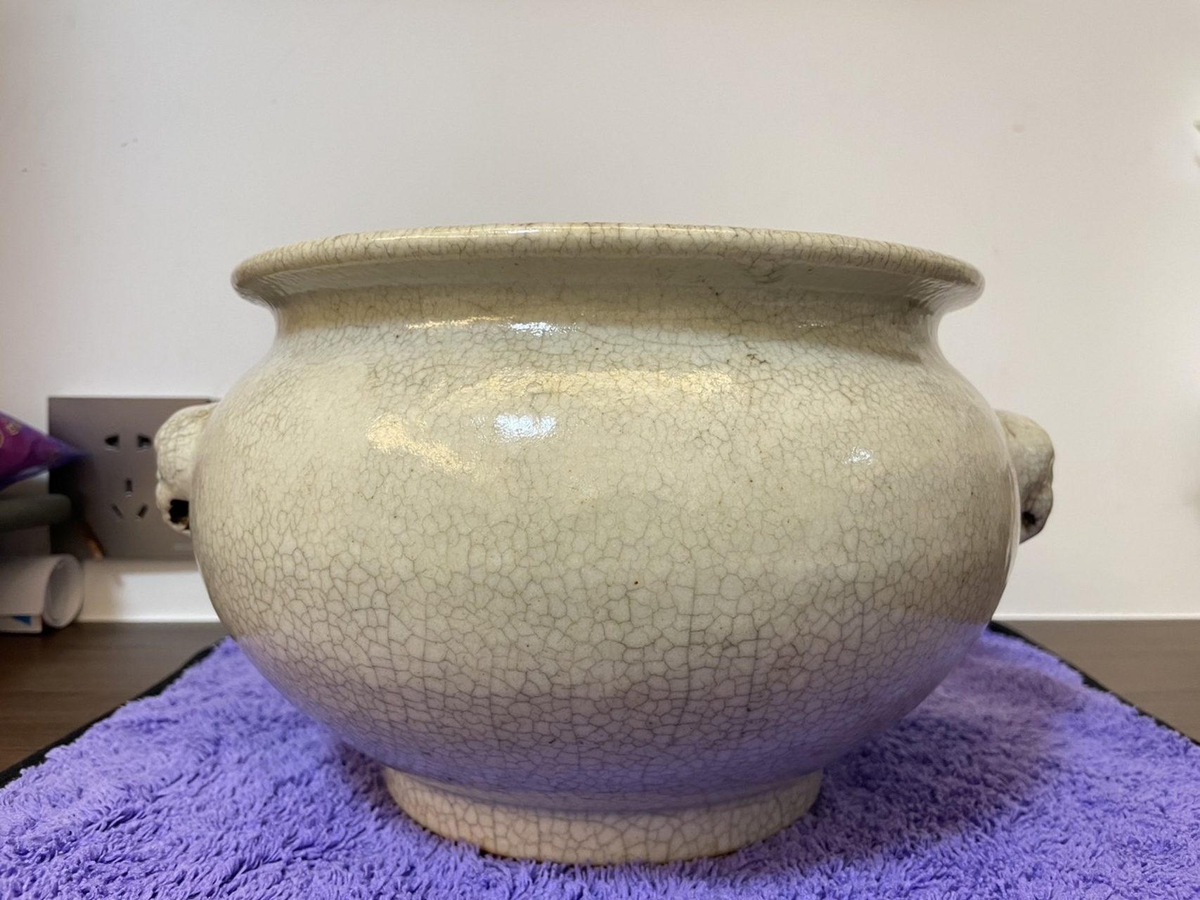 清代中晚期传世哥釉大香炉 规整饱满圆润