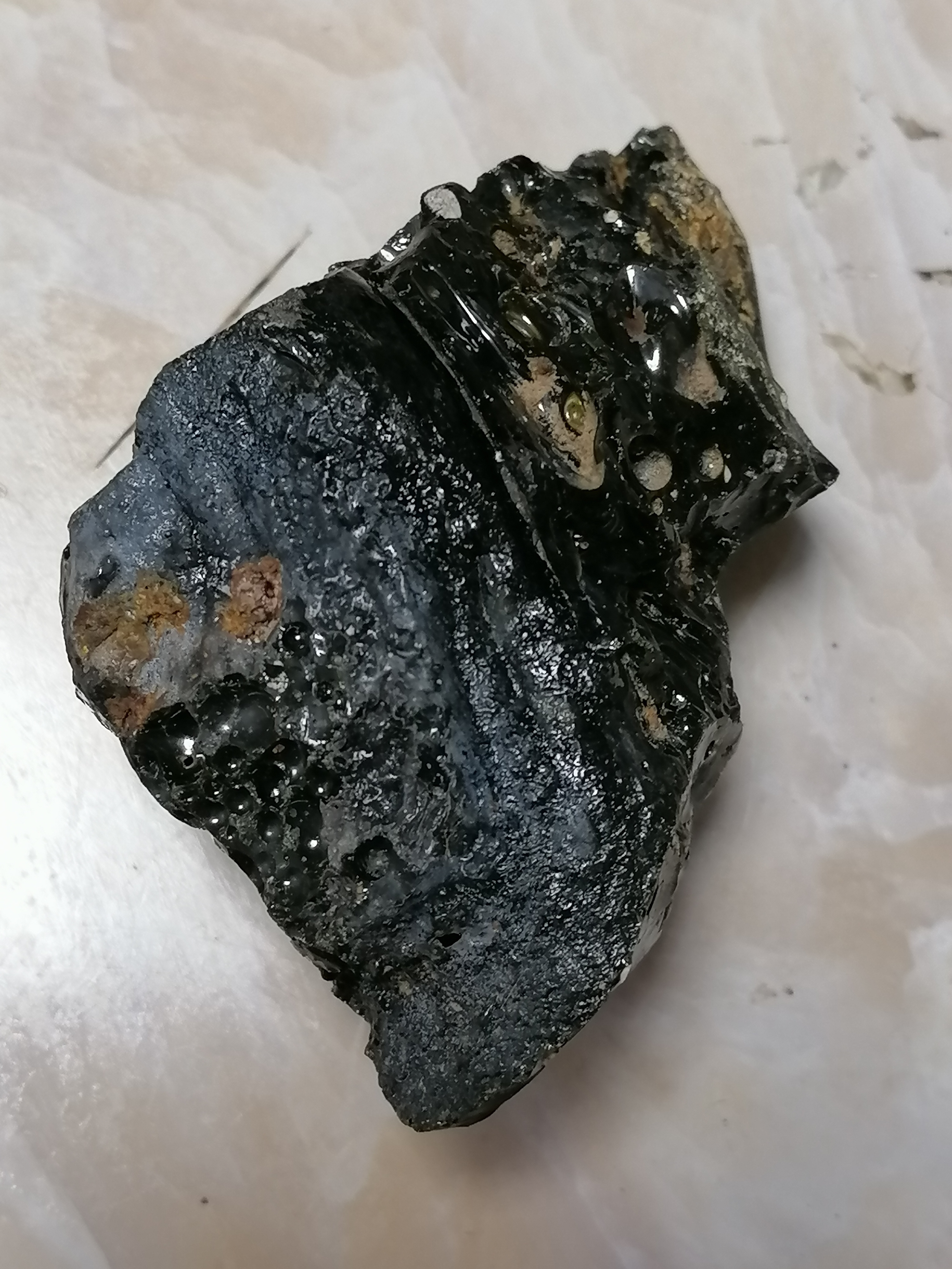 目击天外来客,黑玻璃陨石