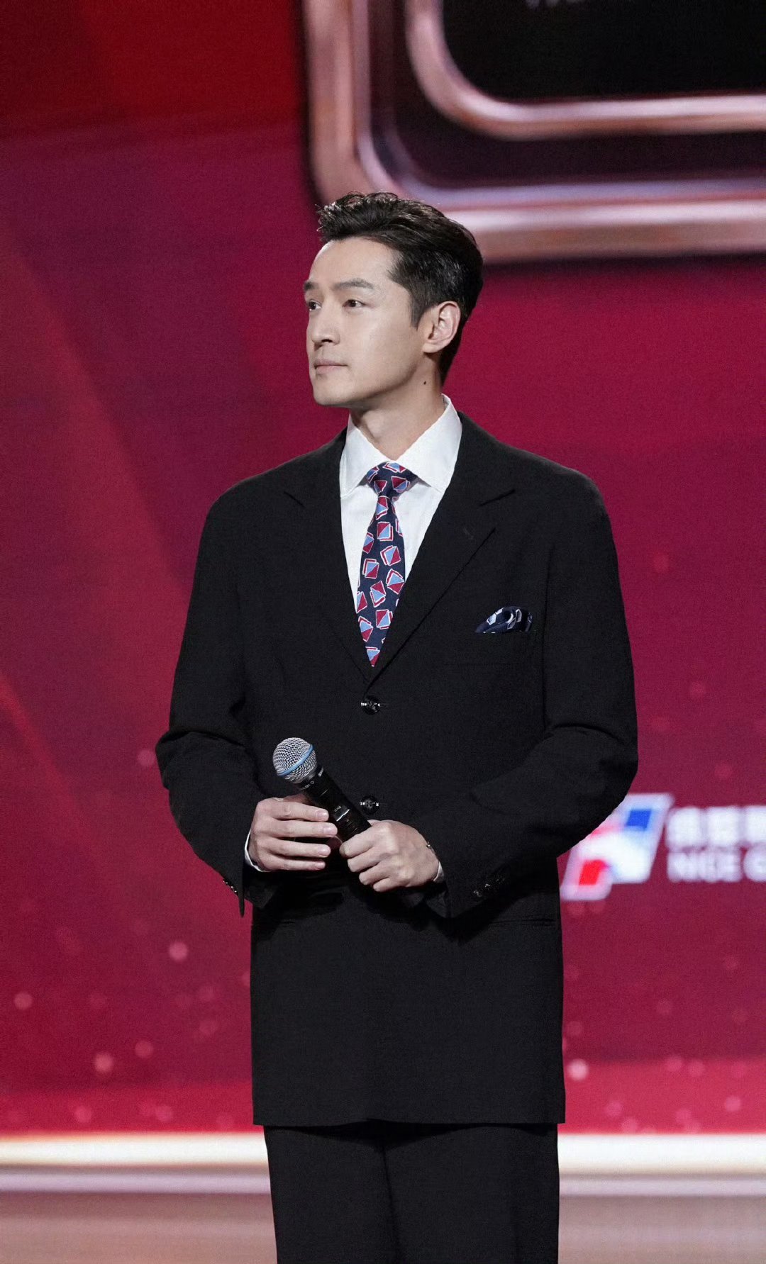 而胡歌也在cmg首届 中国电视