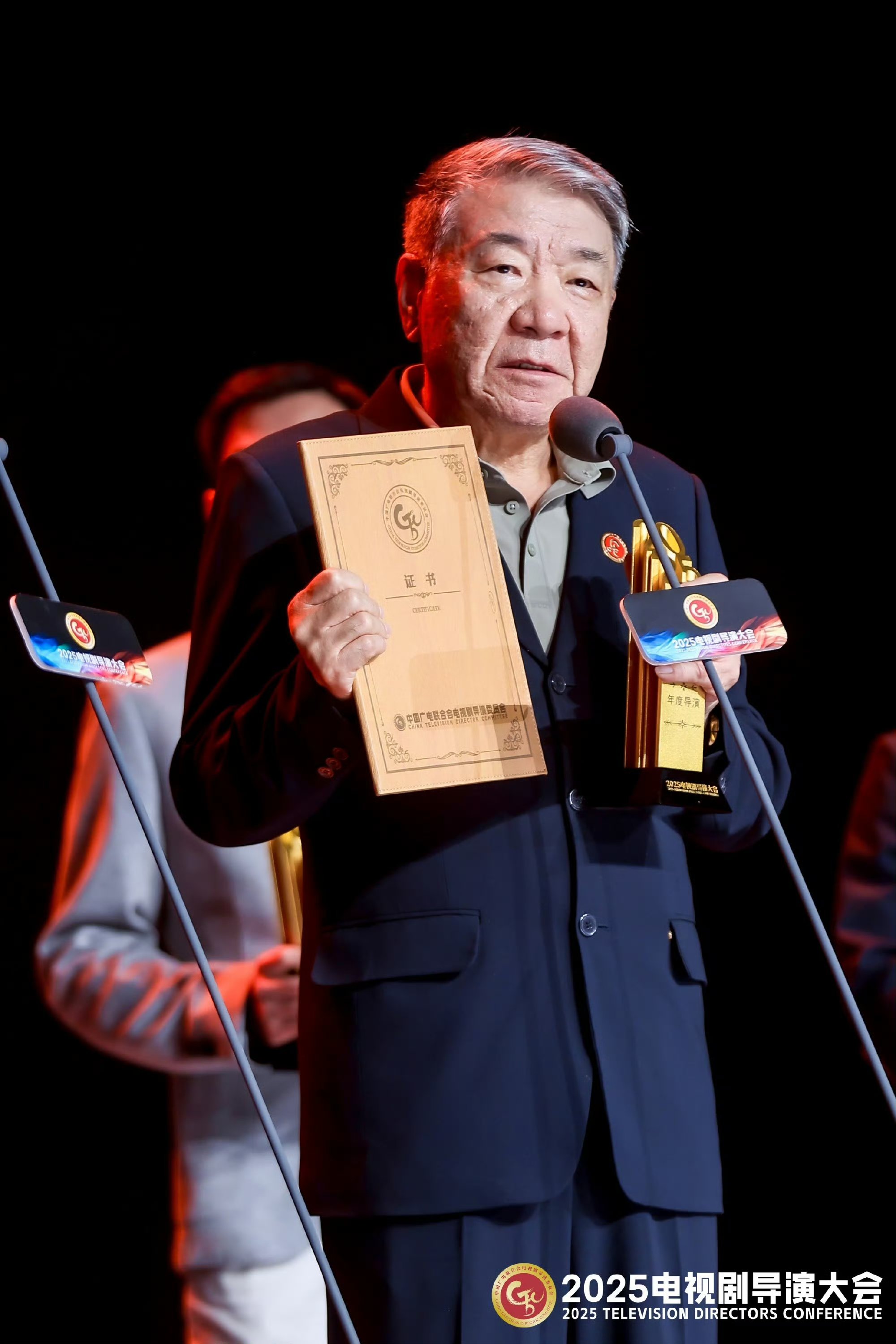 这个奖项含金量挺高的,都是各位导演评选的