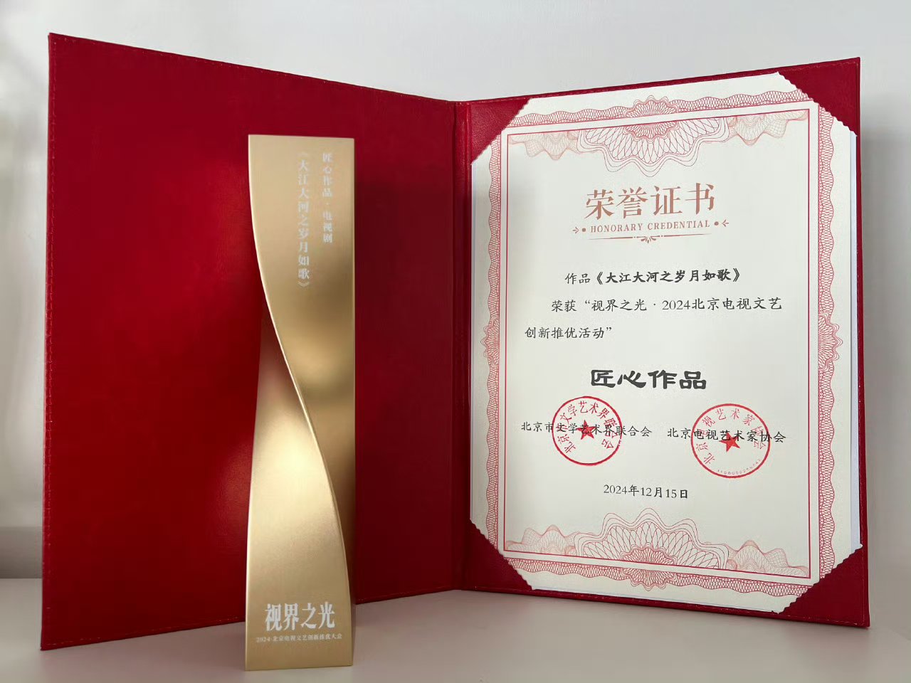 成年人的世界不存在永恒的靠山,你最强的靠山就是你的努力和独立