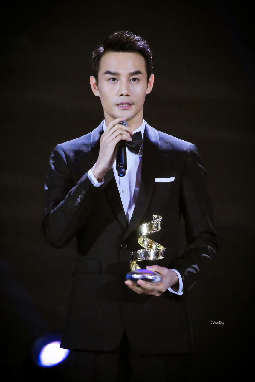 2018年,王凯出了一张音乐专辑,名叫《画外音》.