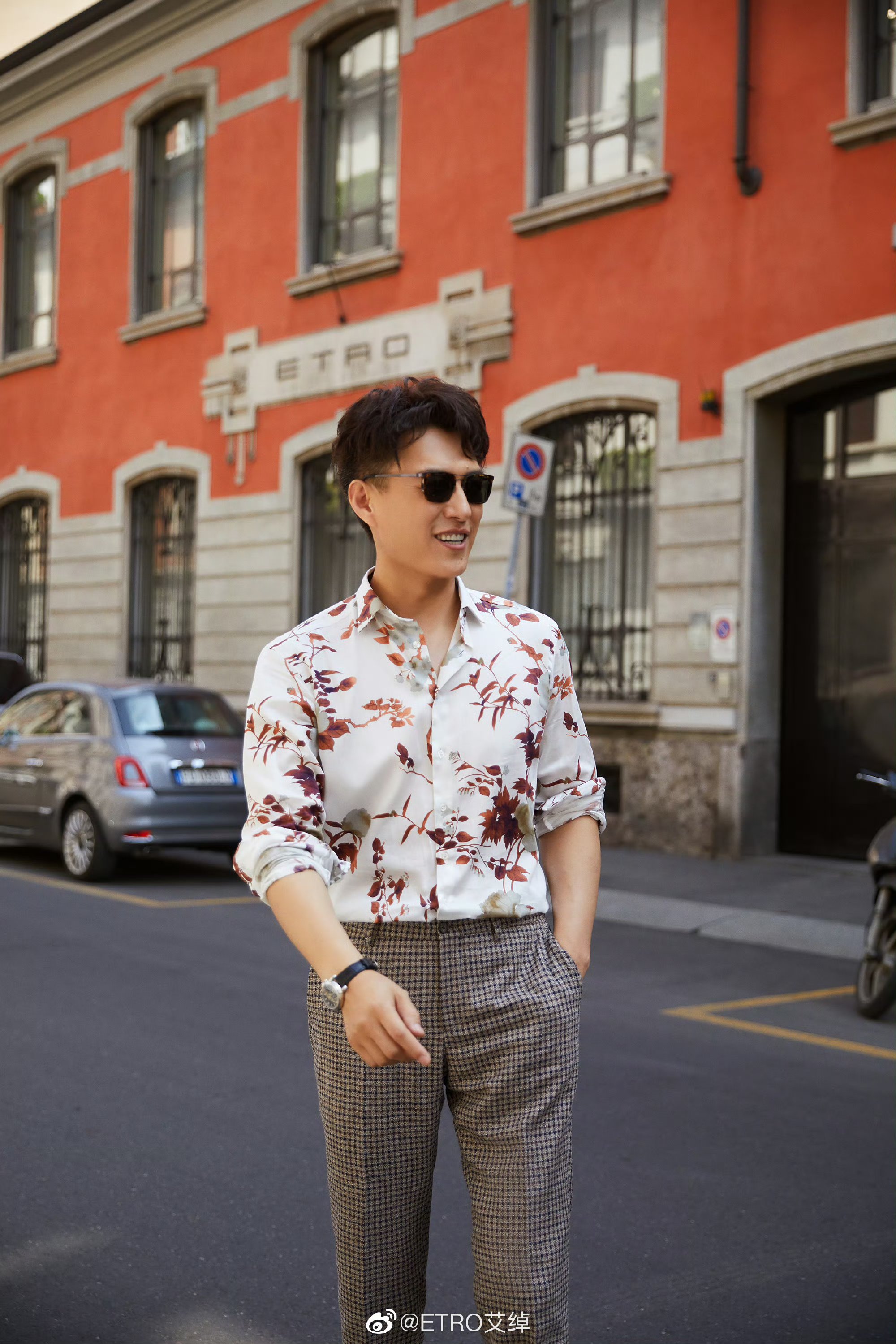 靳东作为中国影视圈中兼具颜值,才华与人品的"宝藏男神",其个人魅力与