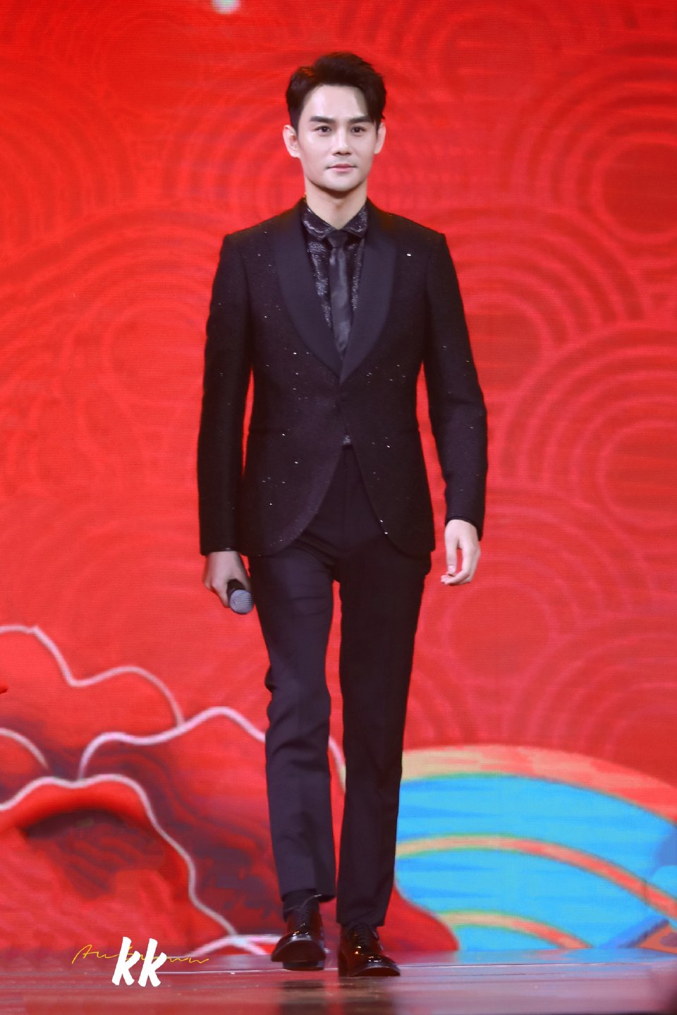 王凯曾经凭借《大江大河2》宋运辉一角入围白玉兰最佳男主角奖