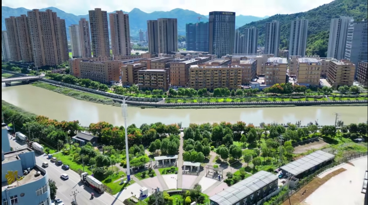 我的家乡温州市永嘉县桥头镇,在温州地区排不上号,距县城25公里.
