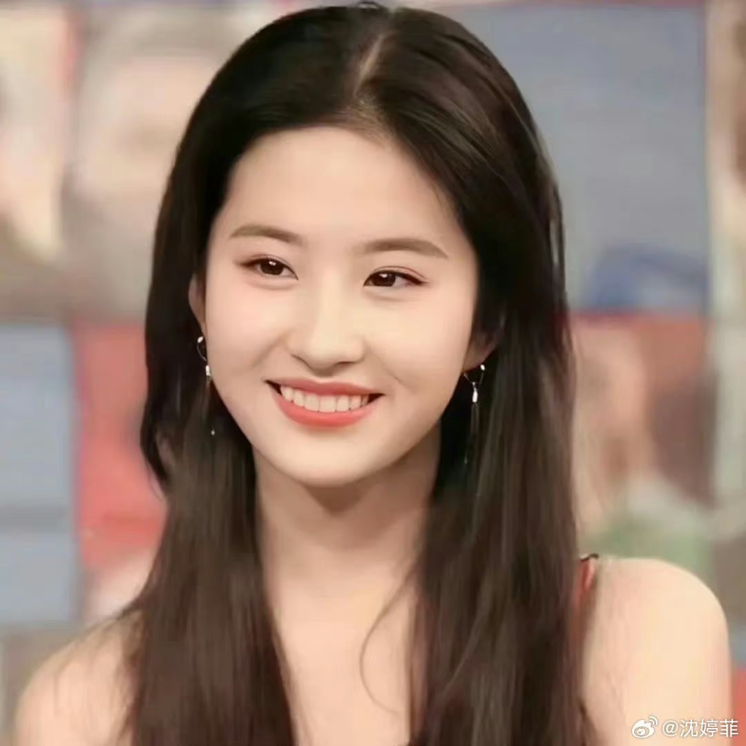 世间情动,不过盛夏白瓷梅子汤,碎冰碰壁叮当响#刘亦菲