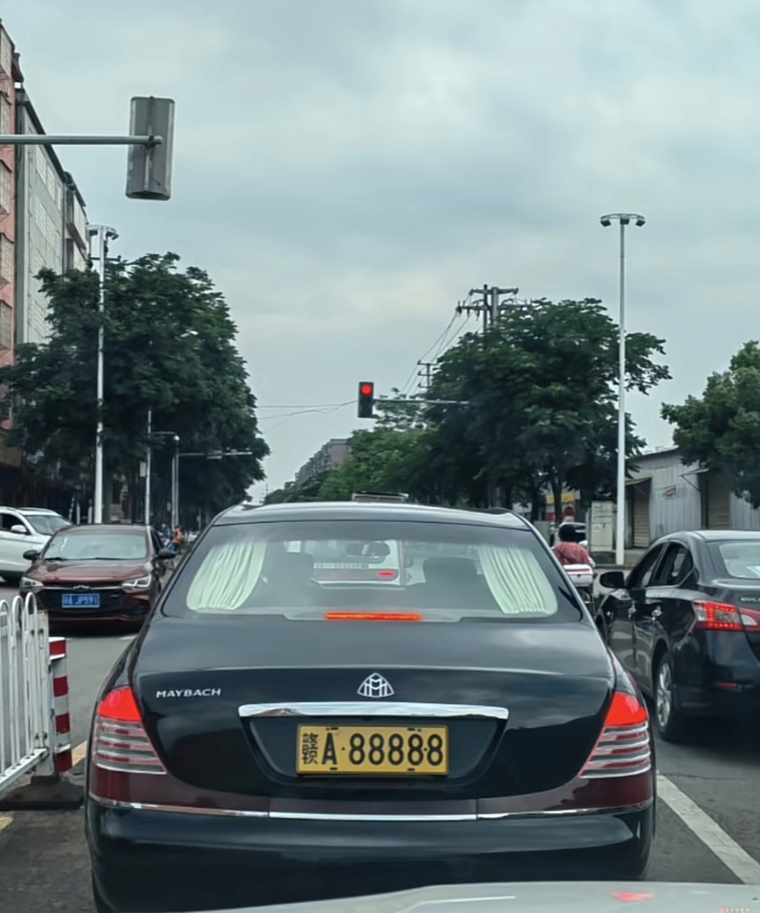 在江西南昌,什么样的身份才能开这样车牌的车!